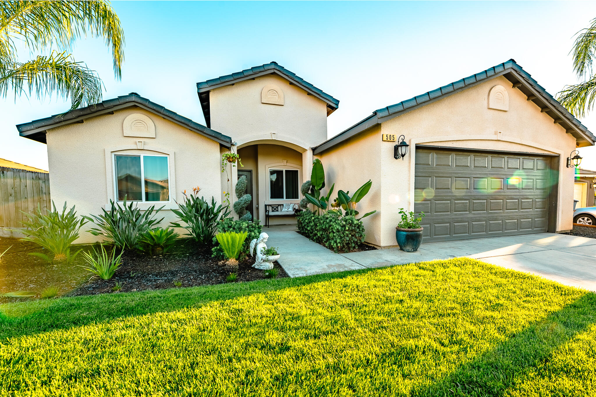 505 Forest Ct, Woodlake, CA 93286