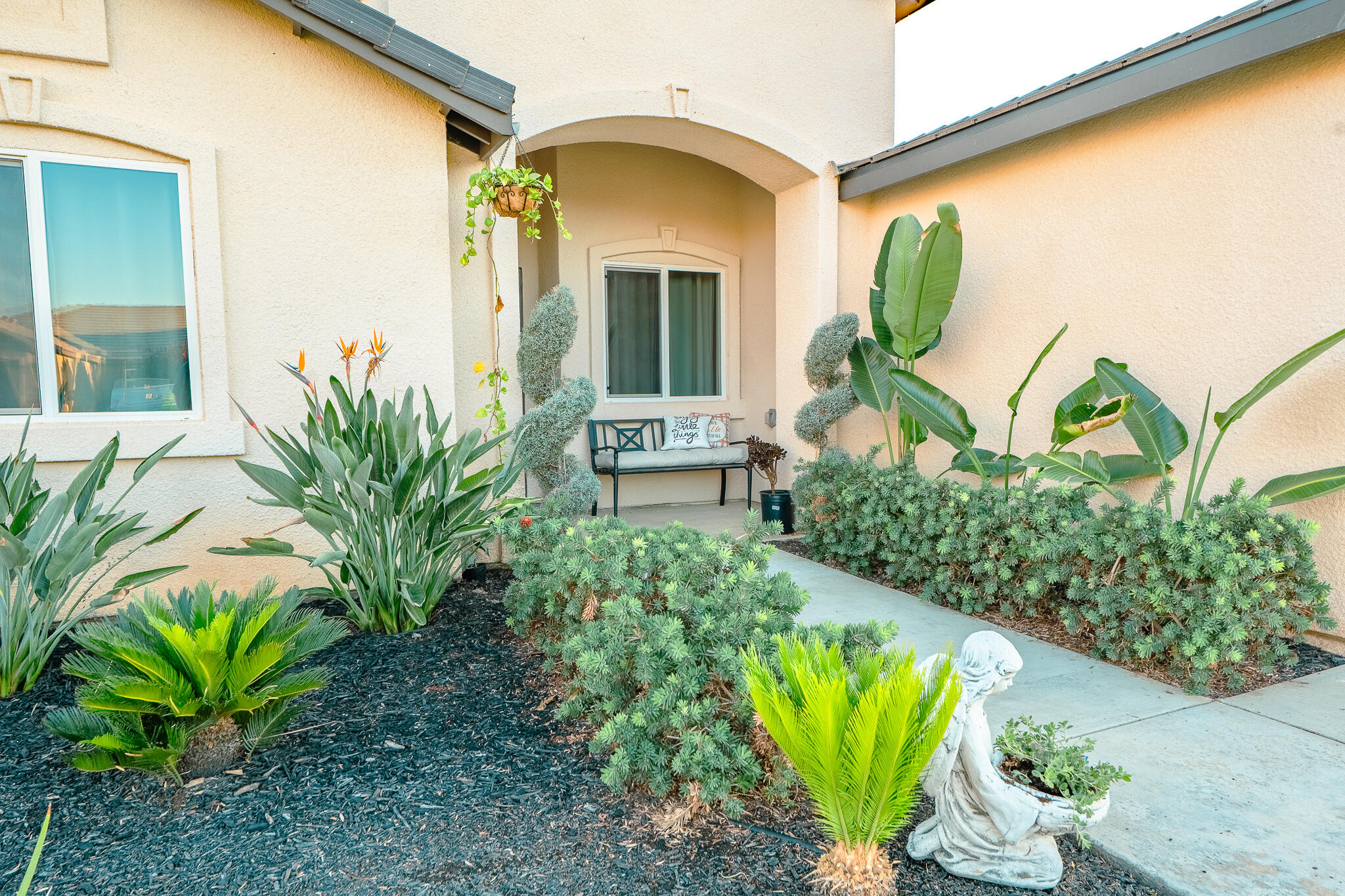 505 Forest Ct, Woodlake, CA 93286