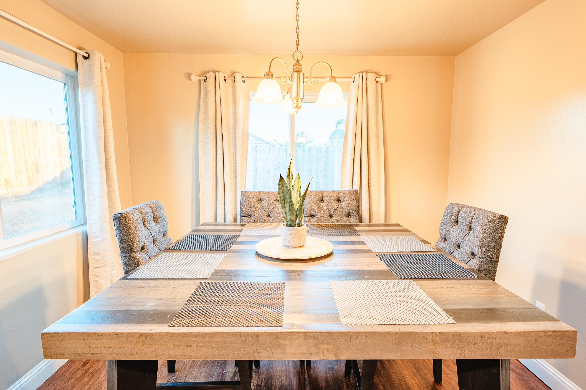 505 Forest Ct, Woodlake, CA 93286