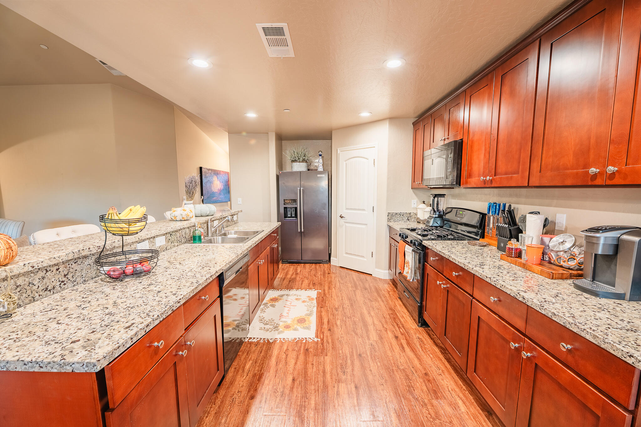 505 Forest Ct, Woodlake, CA 93286