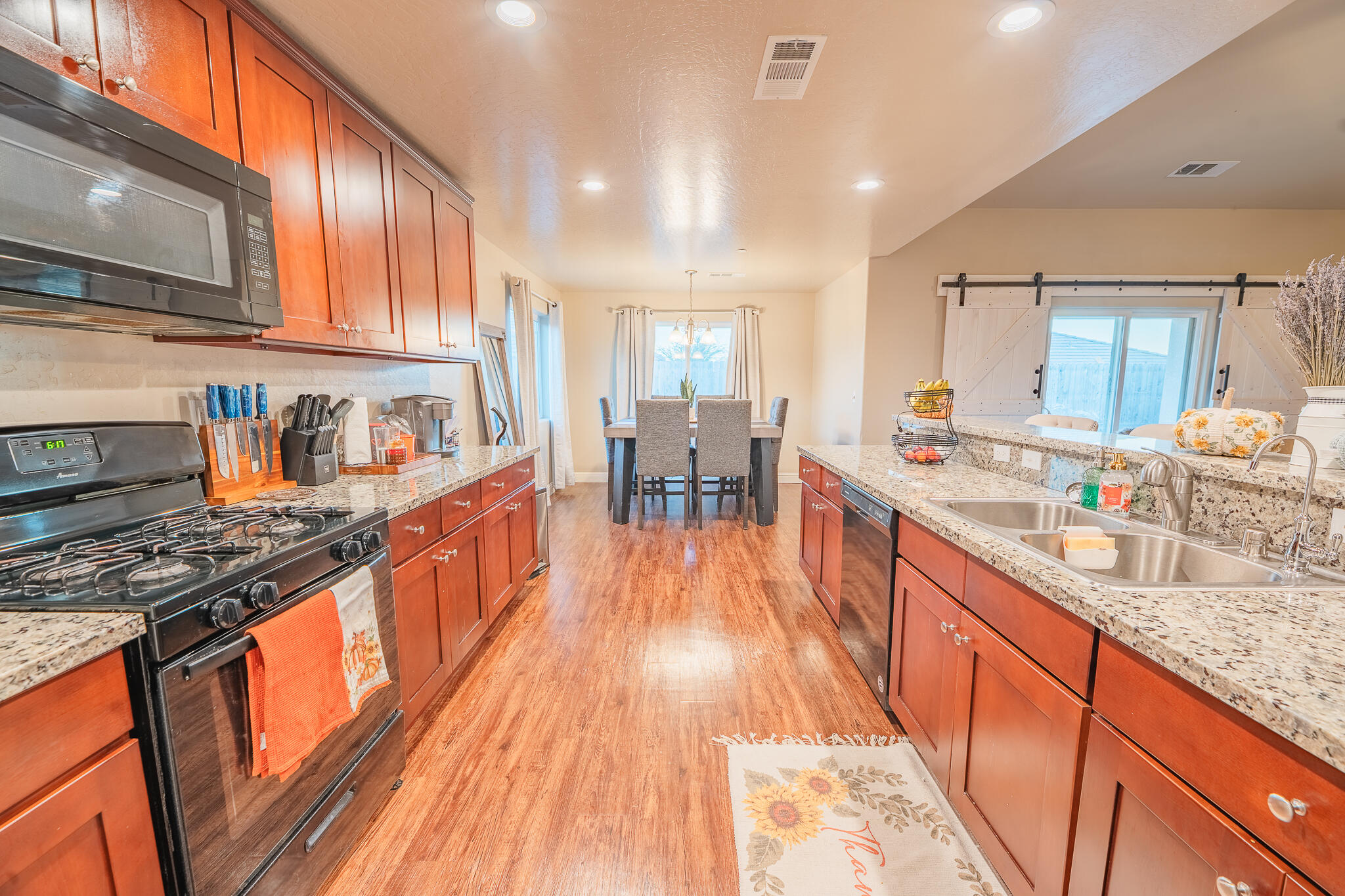 505 Forest Ct, Woodlake, CA 93286