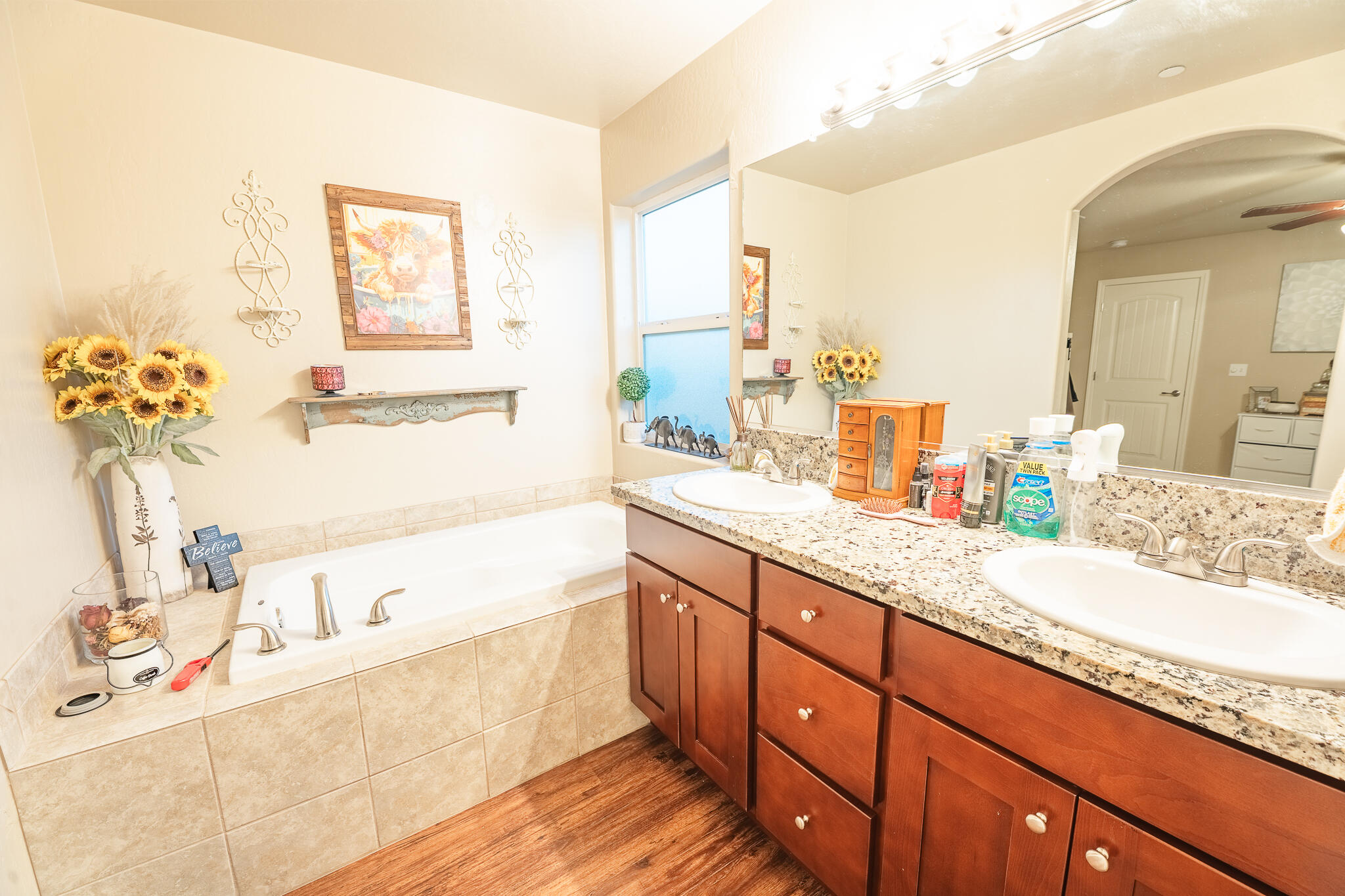 505 Forest Ct, Woodlake, CA 93286