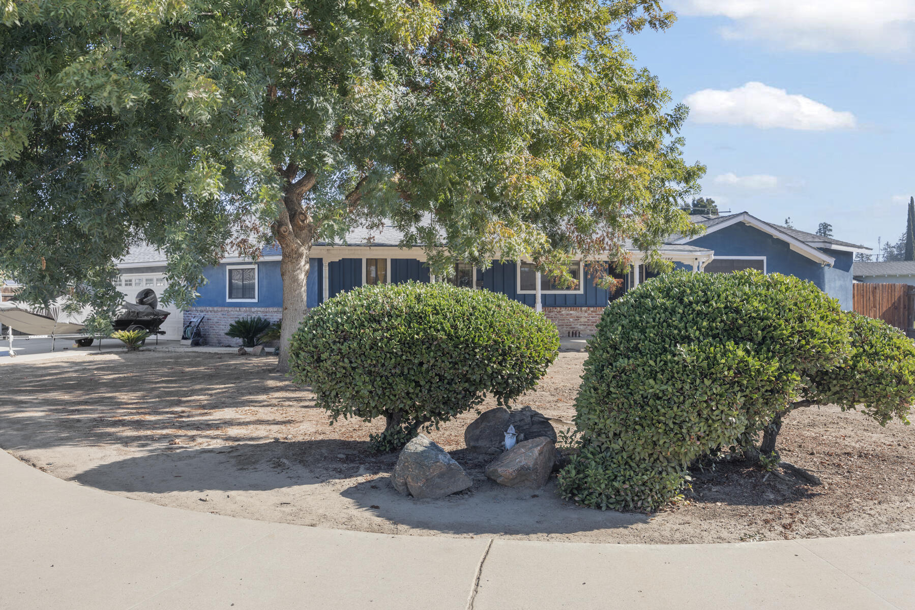 2242 E Howard Ave, Visalia, CA 93292