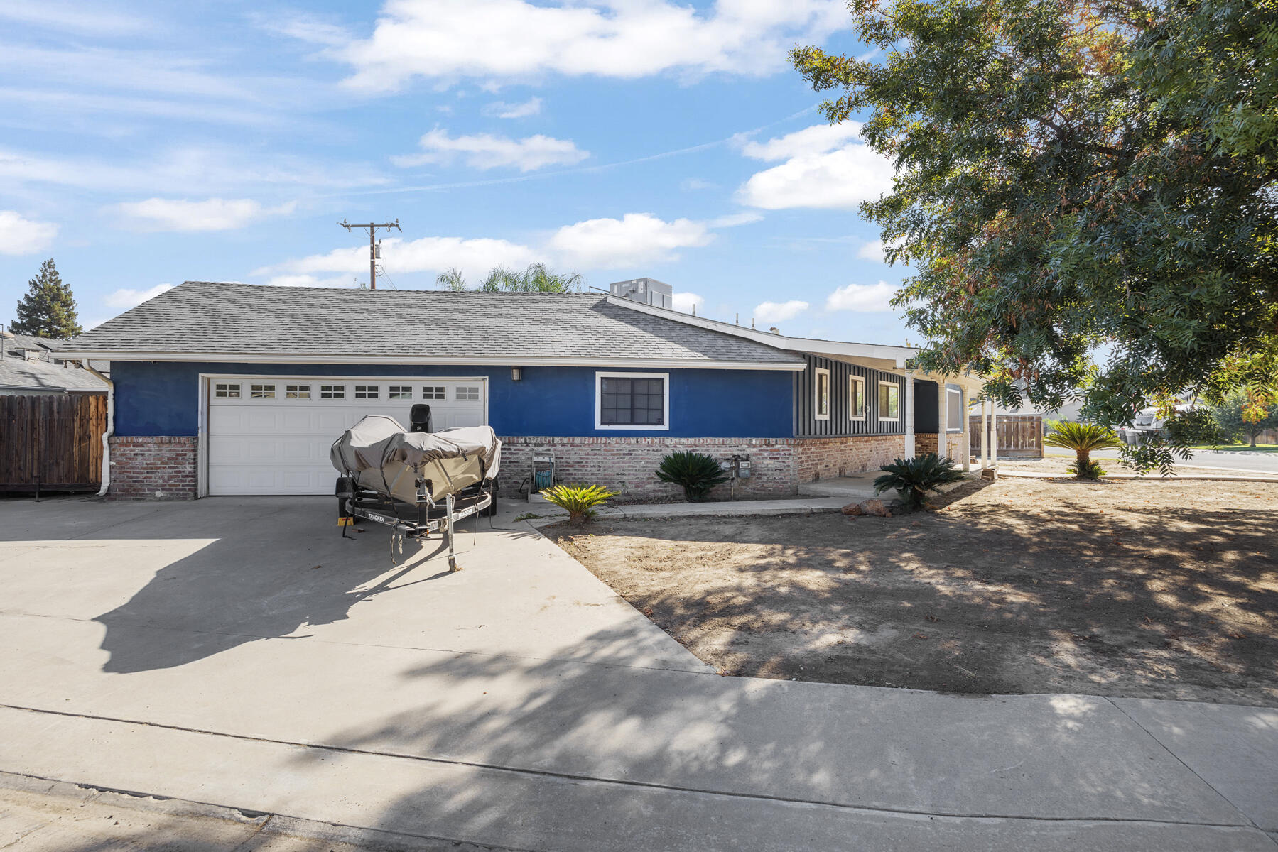 2242 E Howard Ave, Visalia, CA 93292