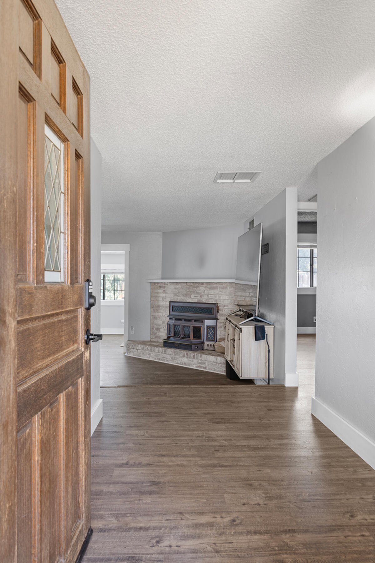 2242 E Howard Ave, Visalia, CA 93292