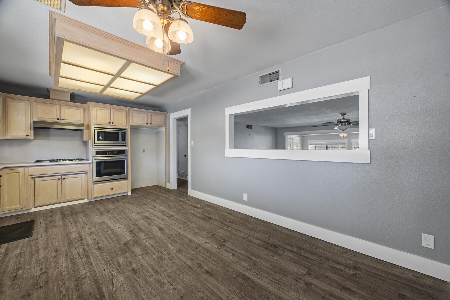 2242 E Howard Ave, Visalia, CA 93292