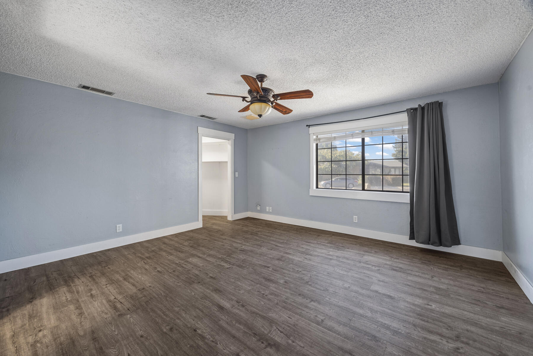 2242 E Howard Ave, Visalia, CA 93292