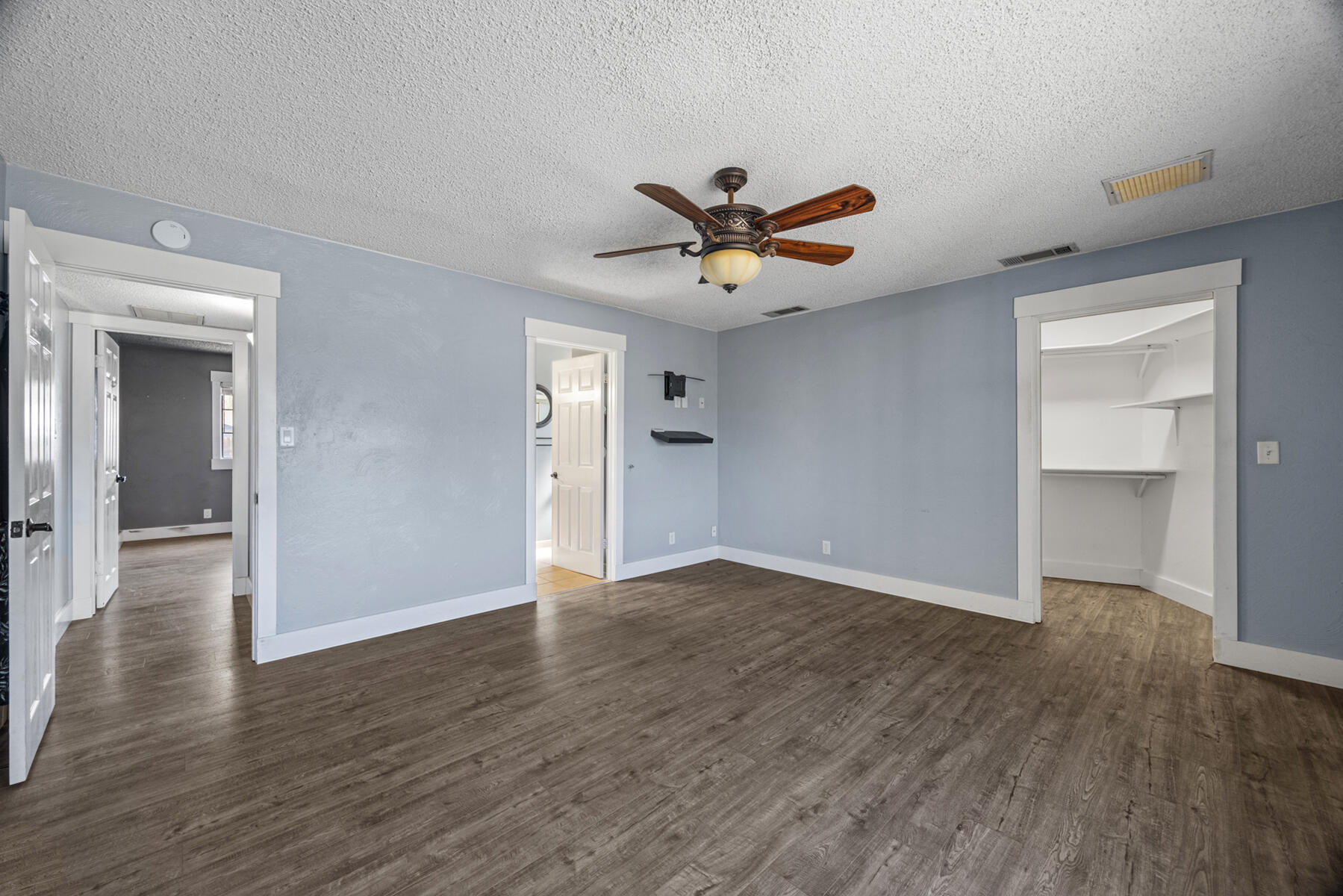 2242 E Howard Ave, Visalia, CA 93292