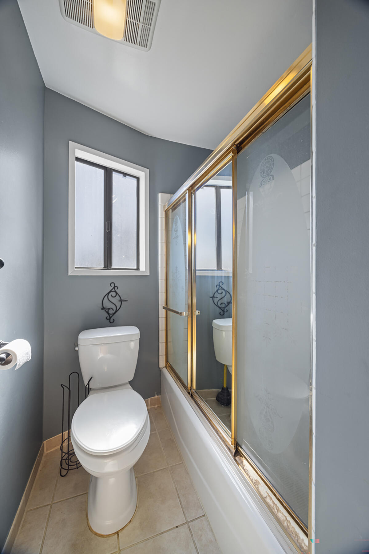 2242 E Howard Ave, Visalia, CA 93292