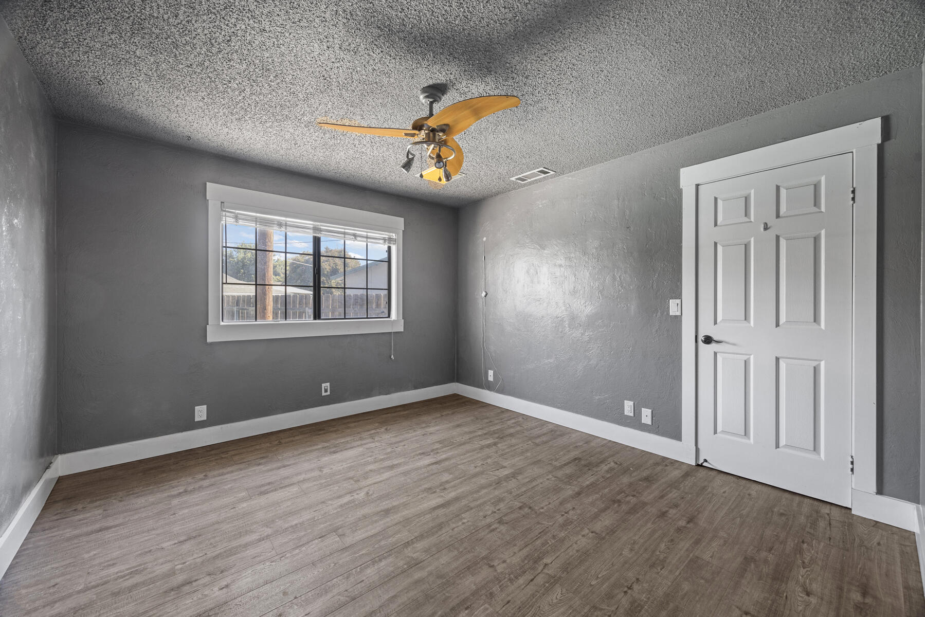 2242 E Howard Ave, Visalia, CA 93292