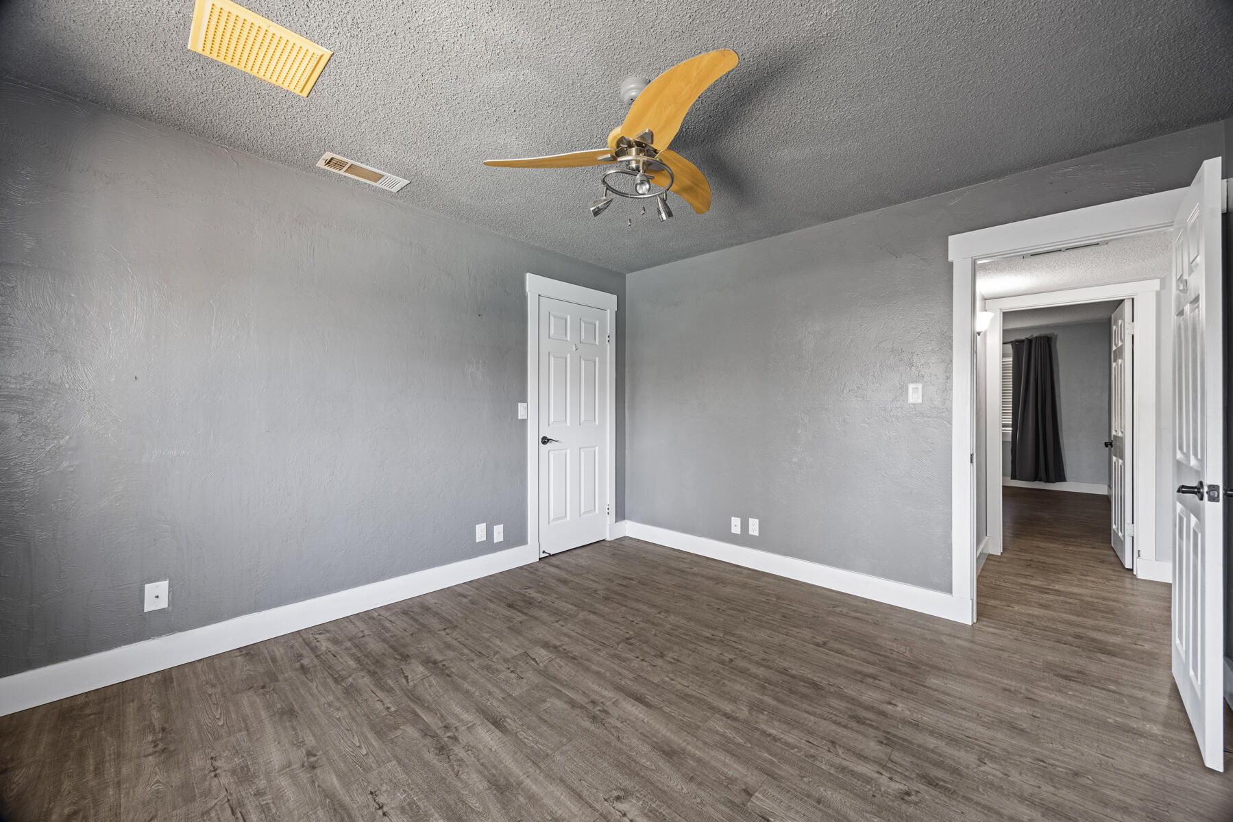 2242 E Howard Ave, Visalia, CA 93292