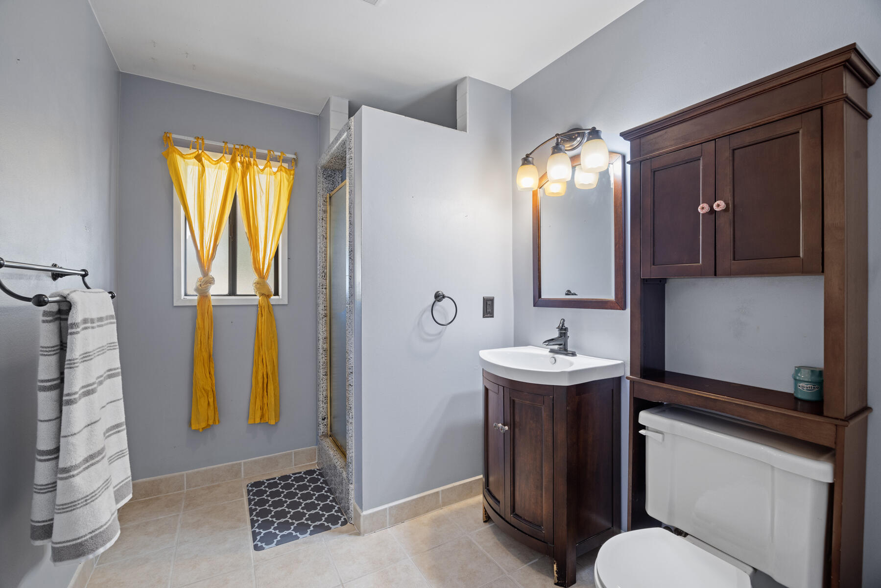 2242 E Howard Ave, Visalia, CA 93292