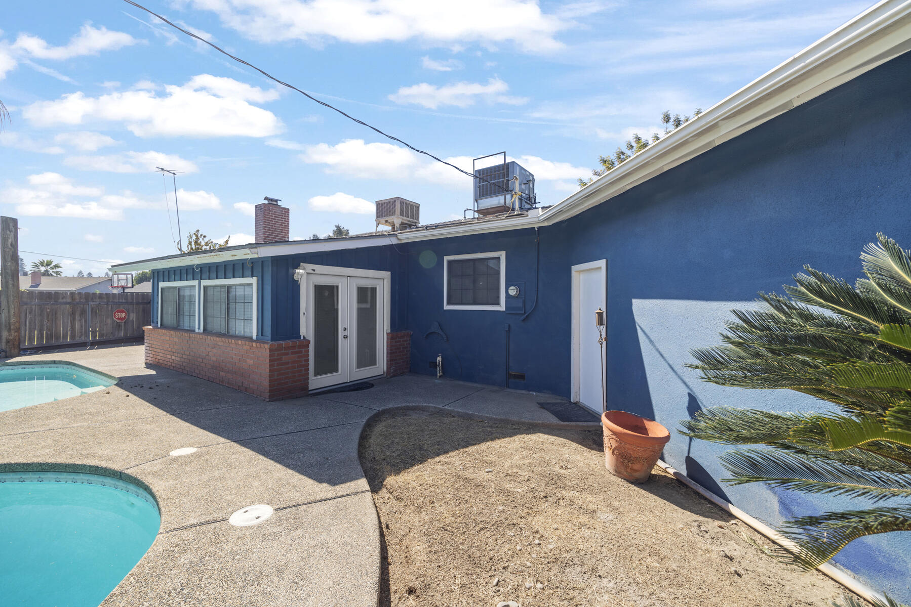 2242 E Howard Ave, Visalia, CA 93292