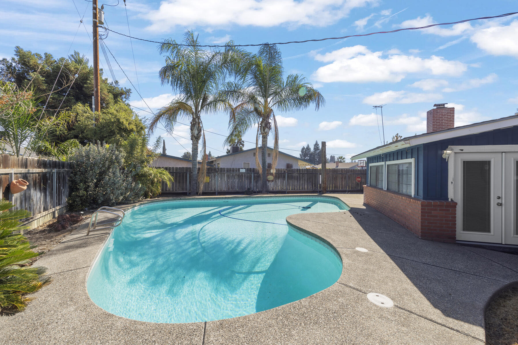 2242 E Howard Ave, Visalia, CA 93292