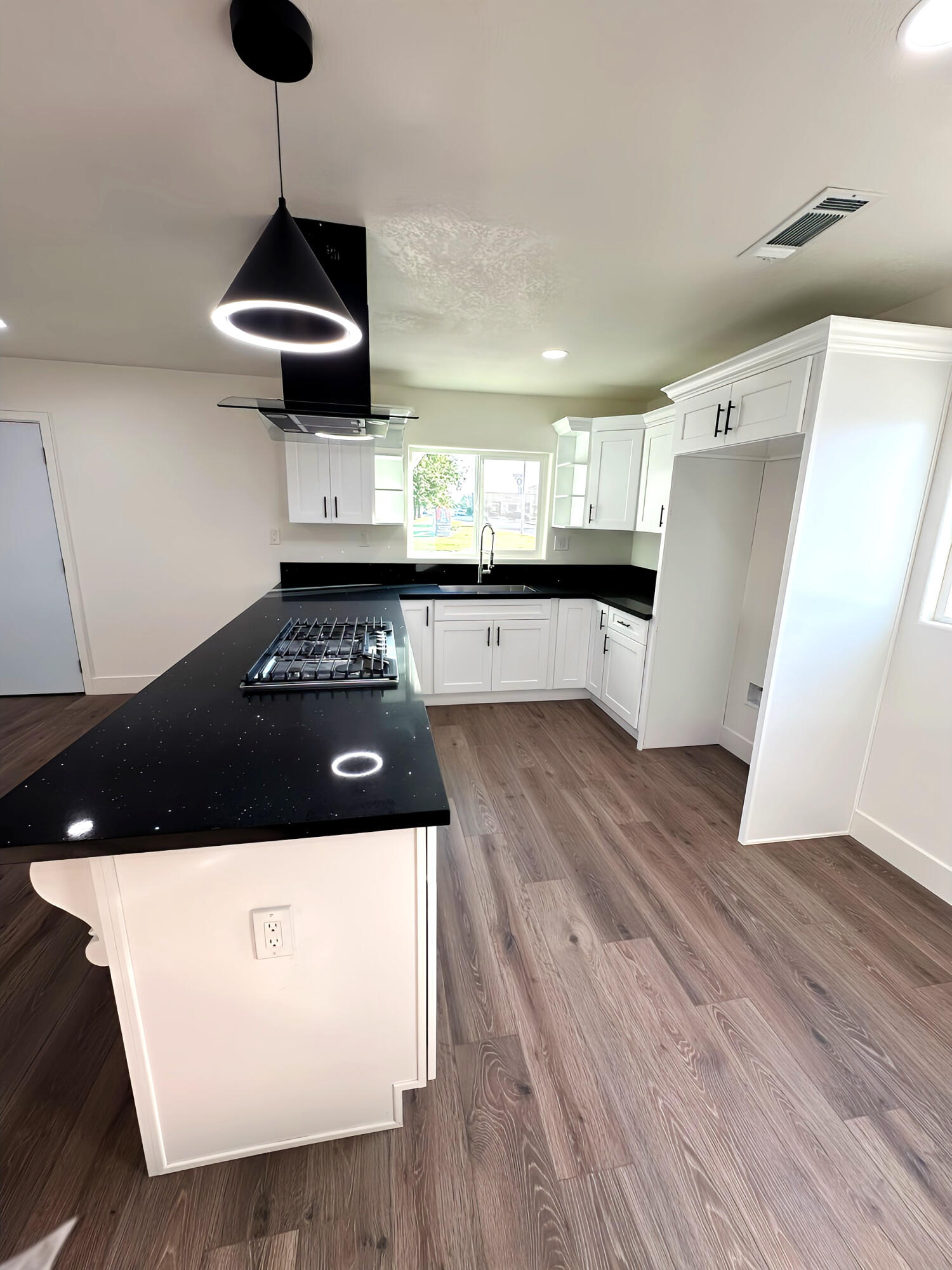 16 S Plano St, Porterville, CA 93257