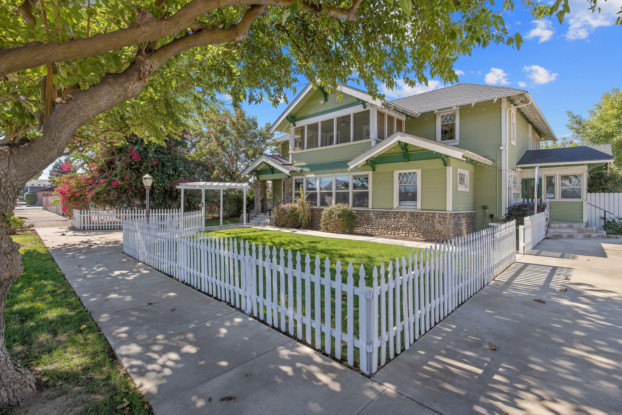 224 N E St, Exeter, CA 93221