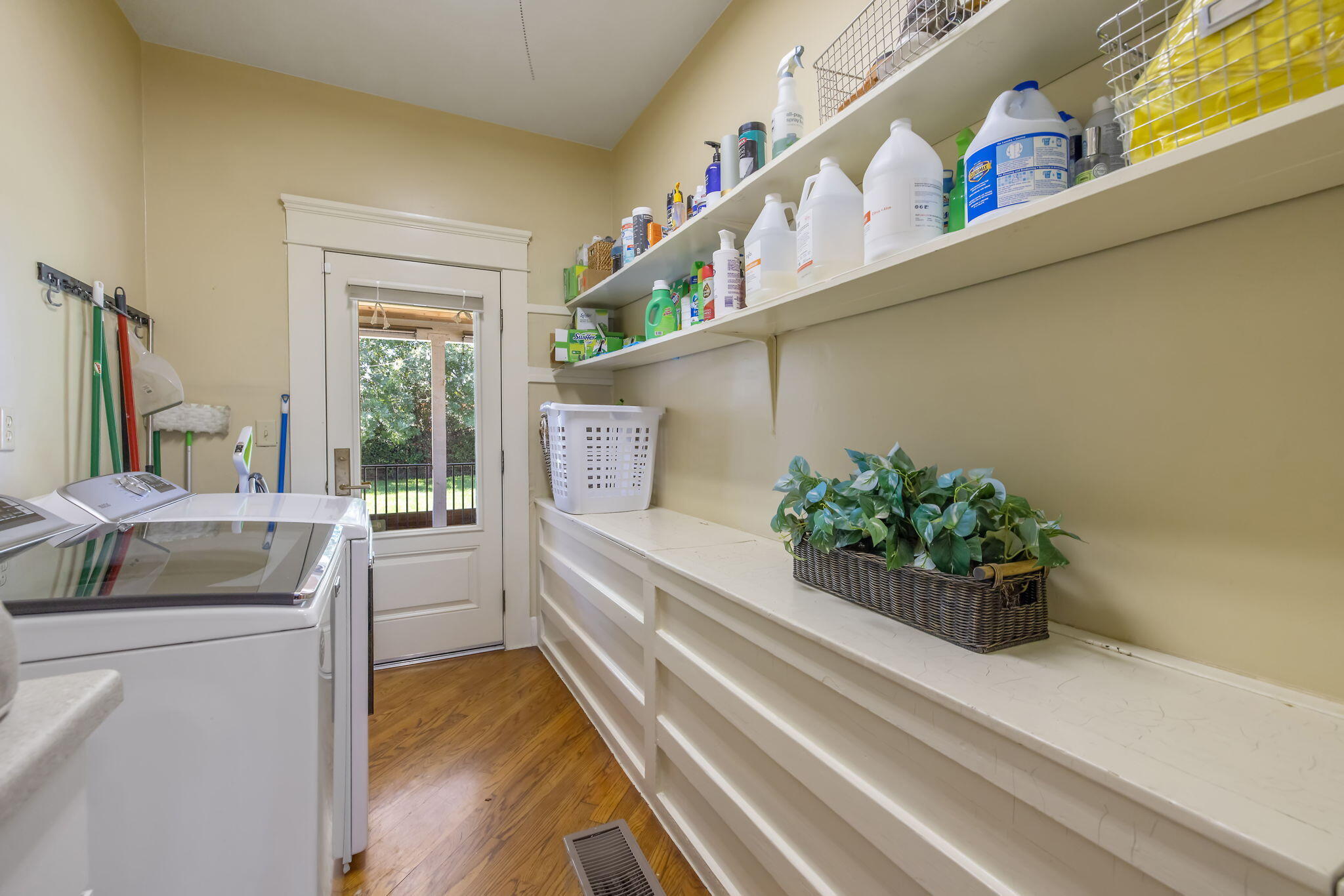 224 N E St, Exeter, CA 93221