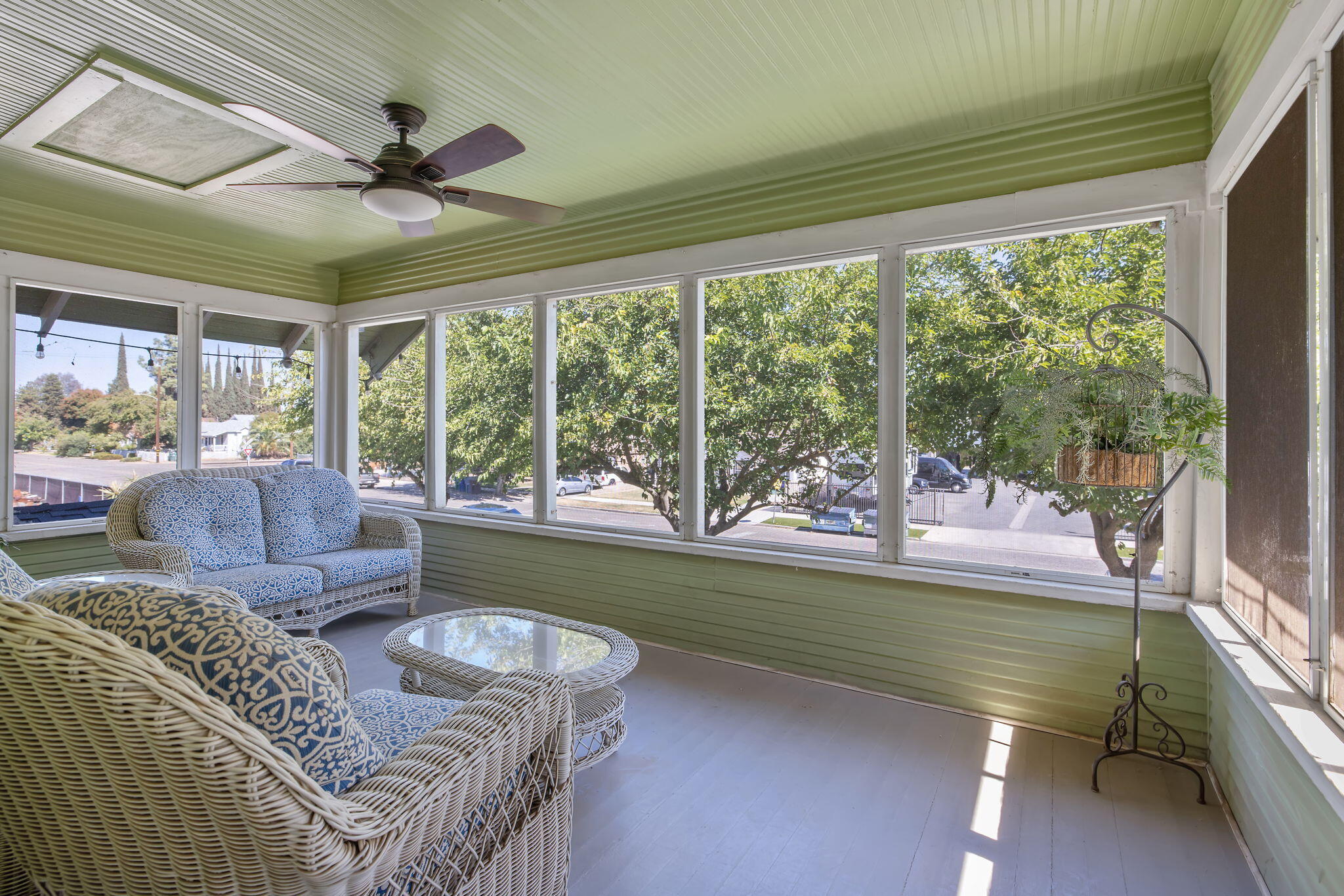 224 N E St, Exeter, CA 93221