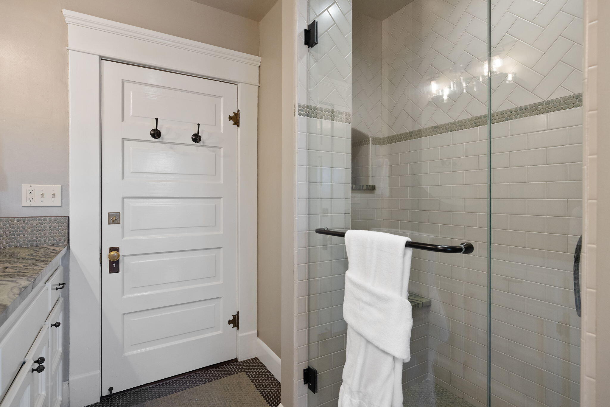 224 N E St, Exeter, CA 93221