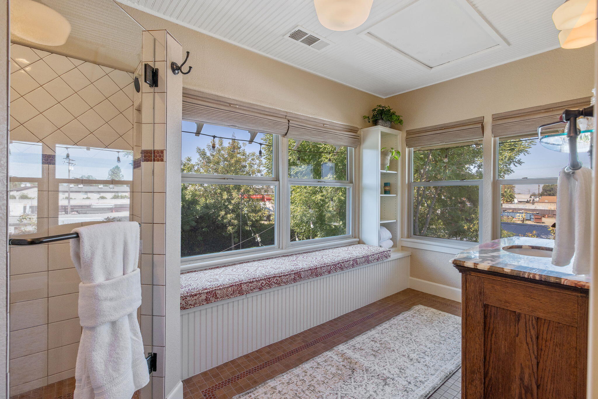 224 N E St, Exeter, CA 93221