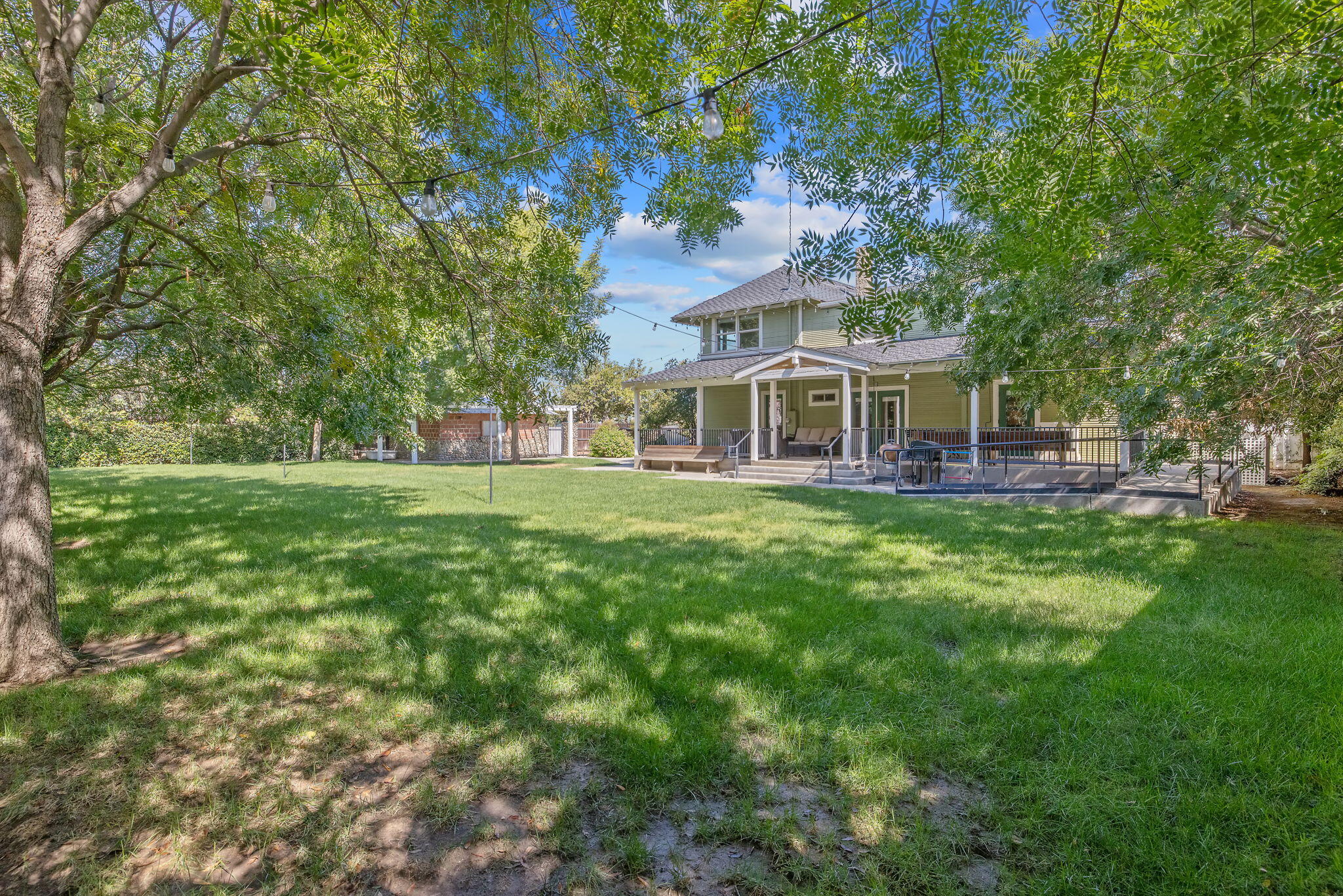 224 N E St, Exeter, CA 93221