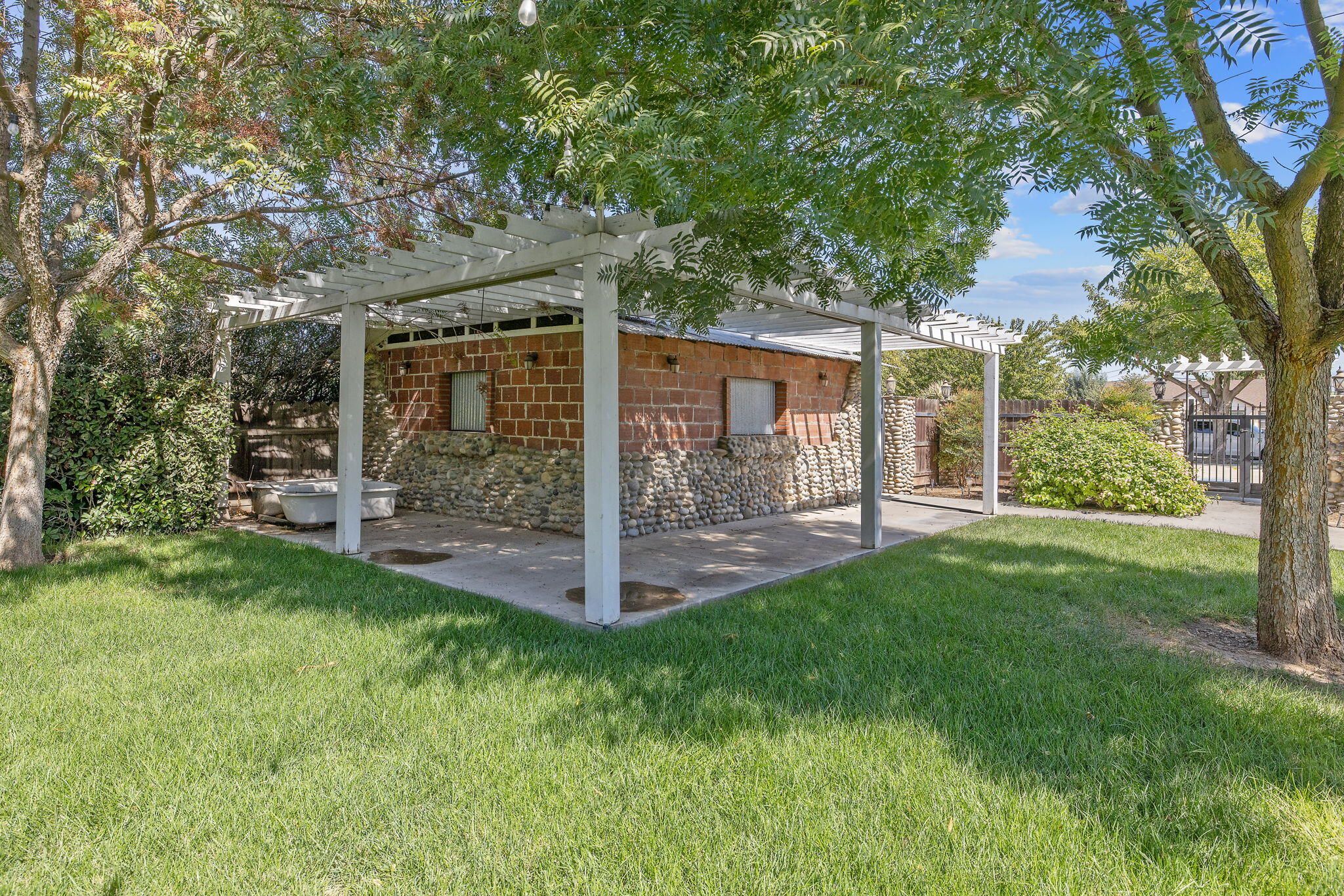 224 N E St, Exeter, CA 93221