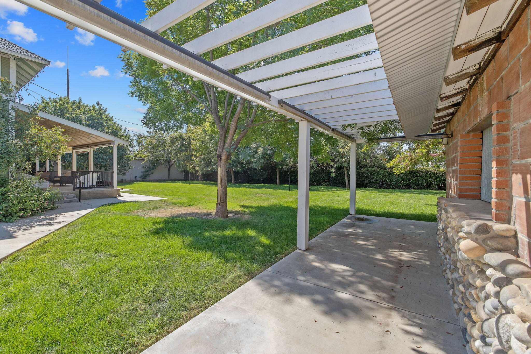 224 N E St, Exeter, CA 93221