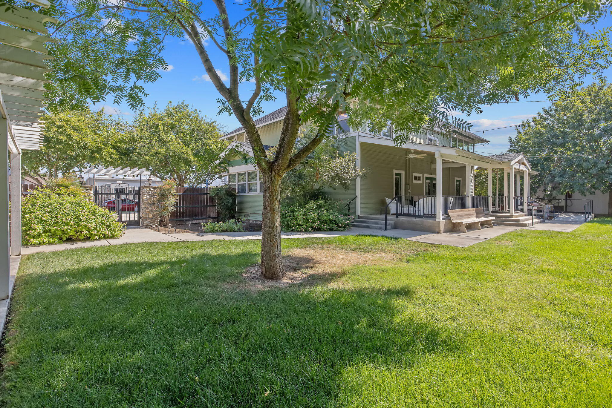 224 N E St, Exeter, CA 93221