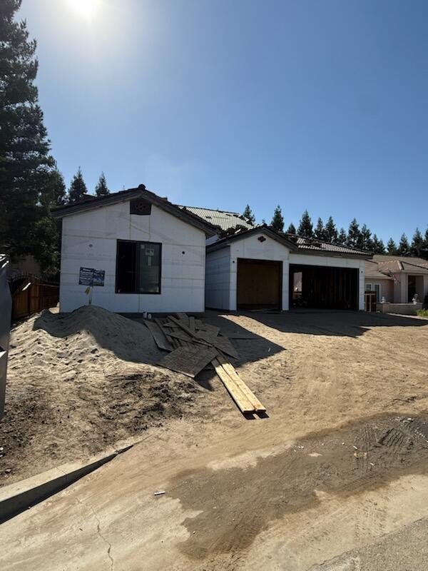 1047 E Arlen Ave, Visalia, CA 93292