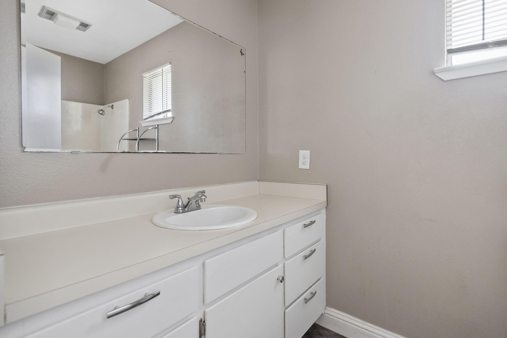 13919 Highway Ave, Armona, CA 93202