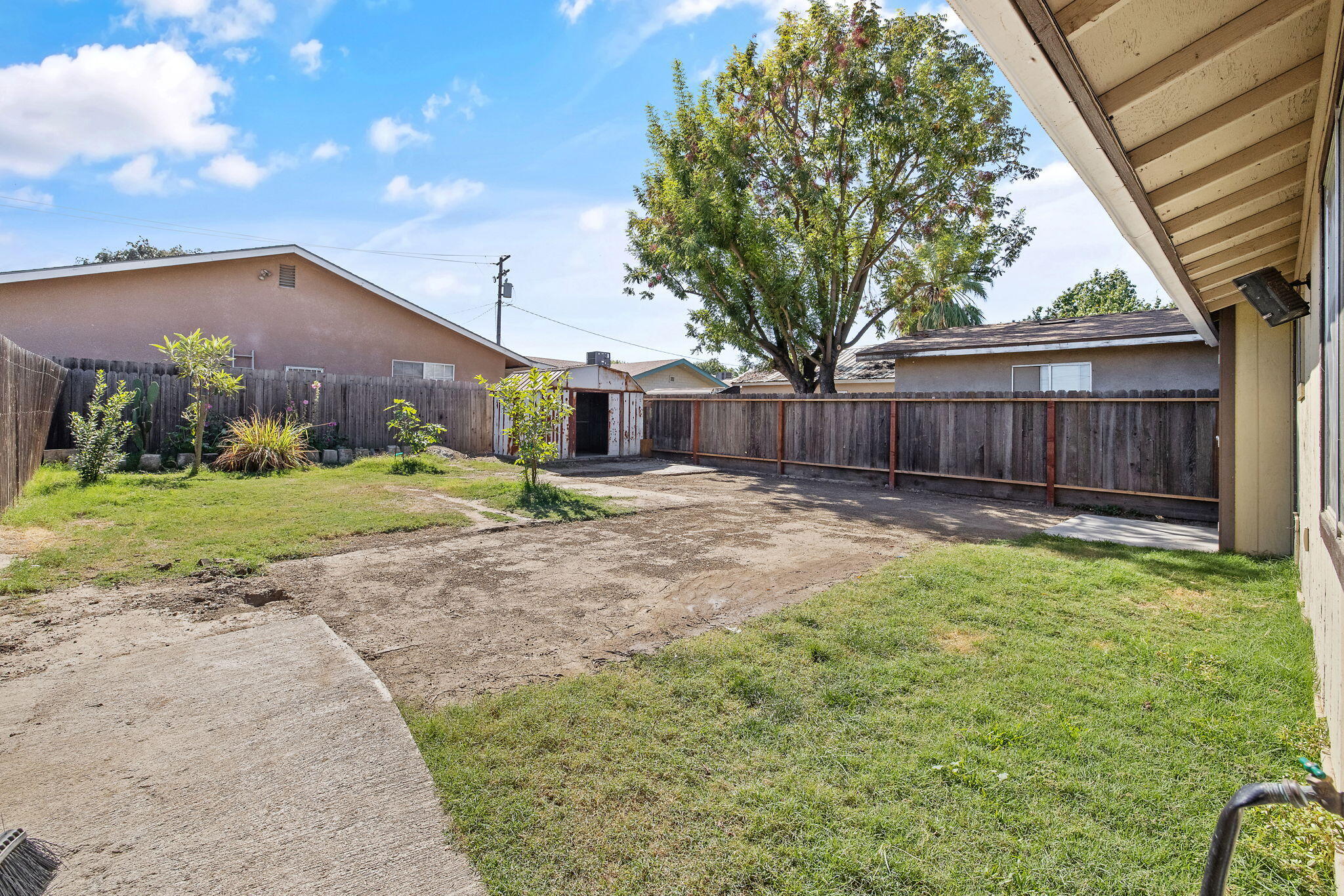 13919 Highway Ave, Armona, CA 93202