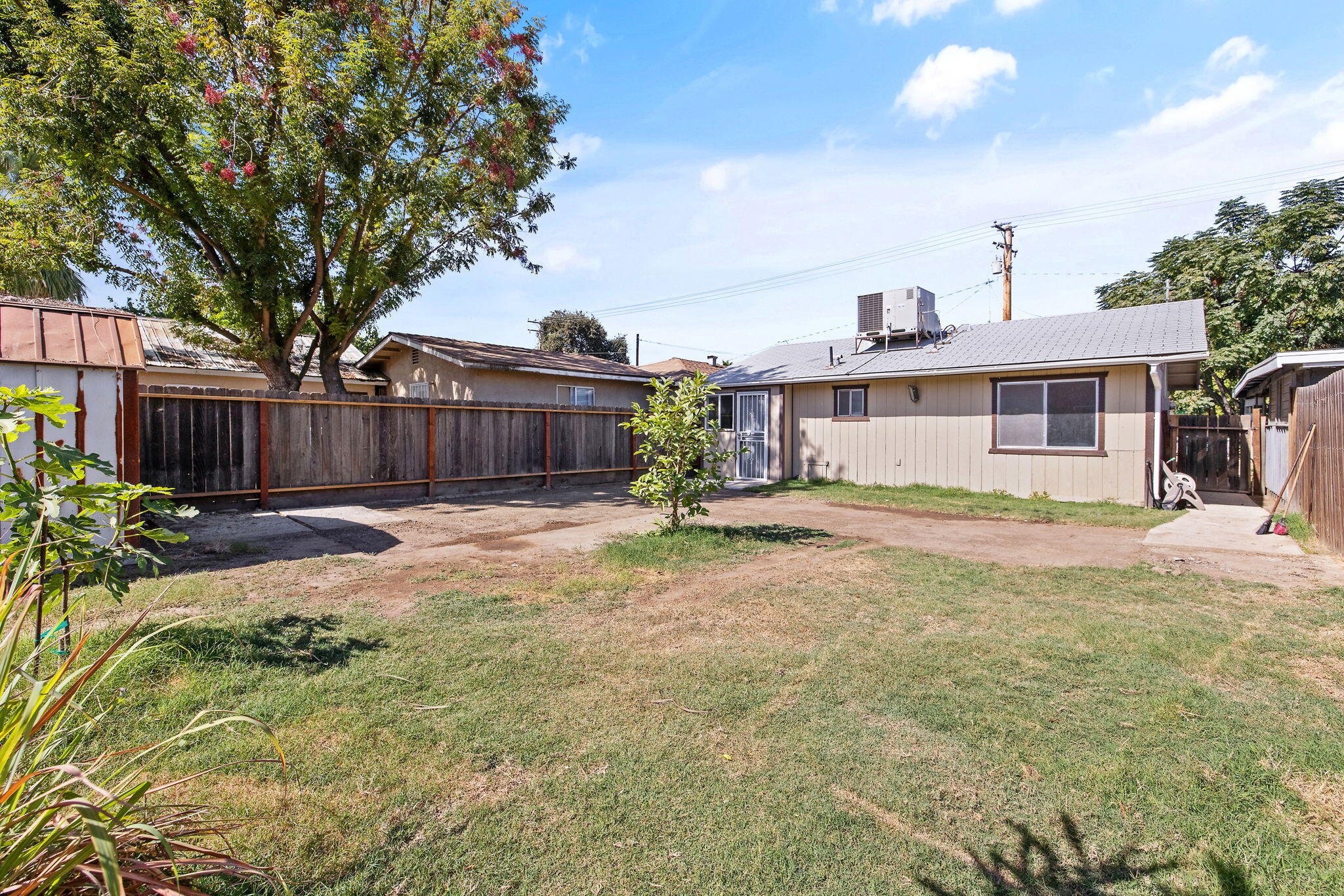 13919 Highway Ave, Armona, CA 93202