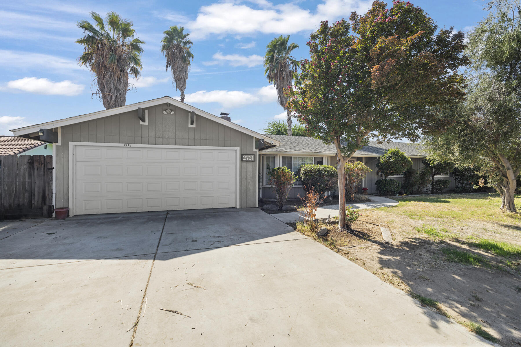 2721 E Goshen Ave, Visalia, CA 93292