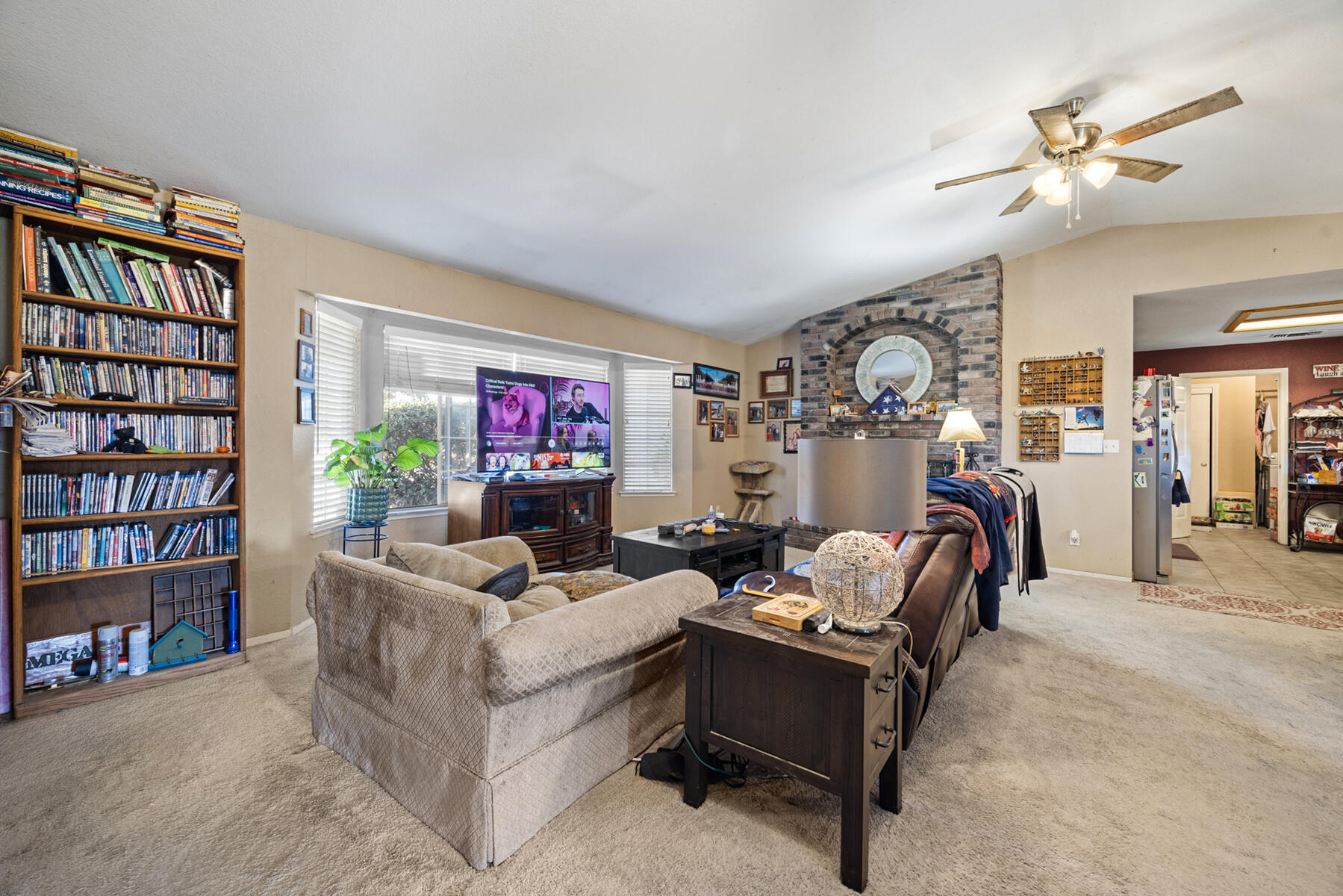 2721 E Goshen Ave, Visalia, CA 93292