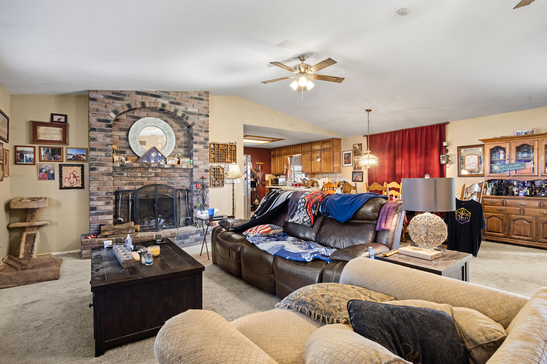 2721 E Goshen Ave, Visalia, CA 93292