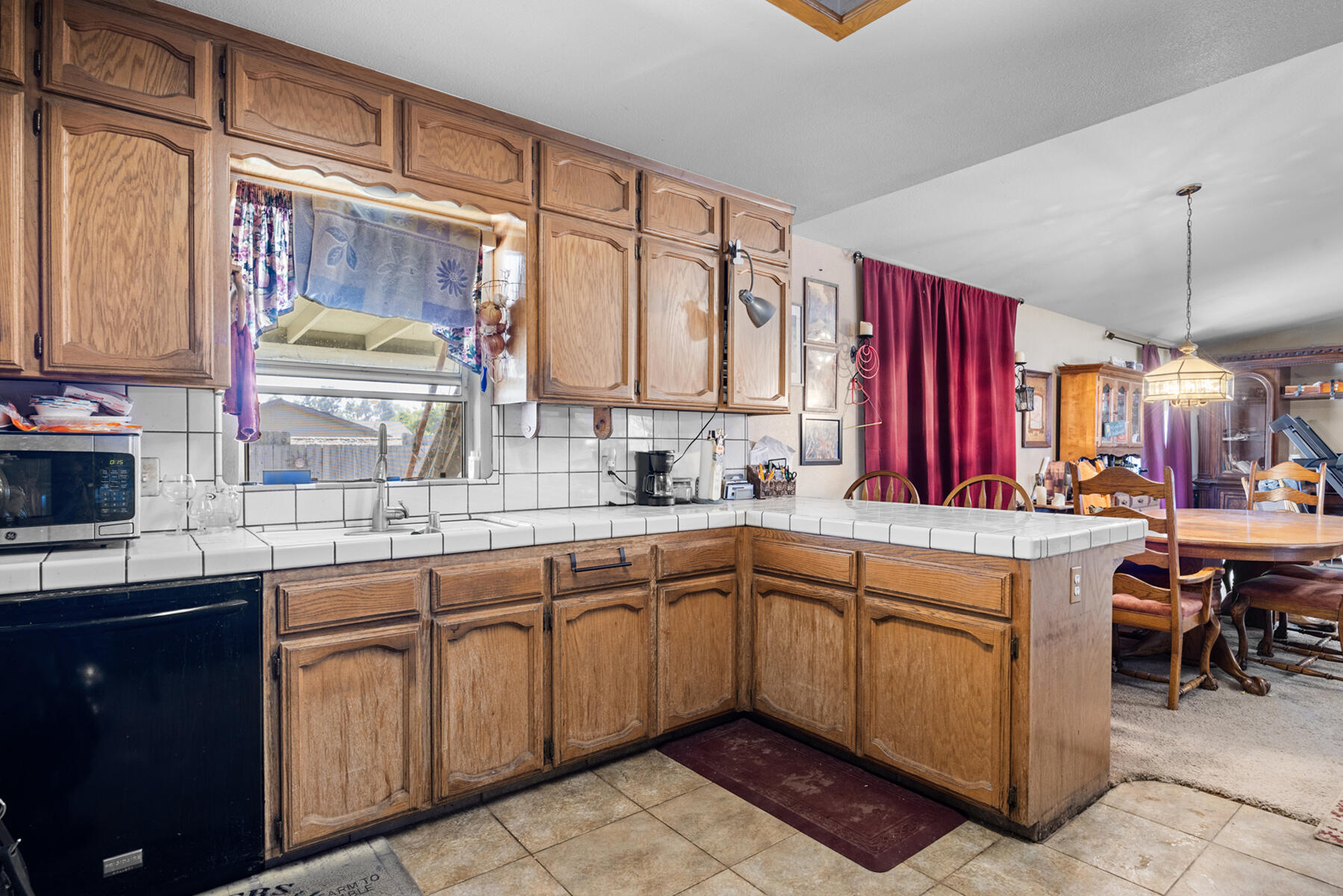 2721 E Goshen Ave, Visalia, CA 93292