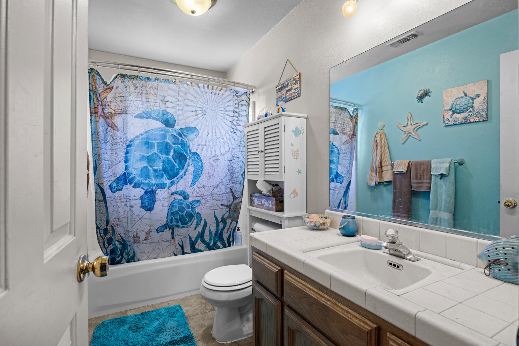 2721 E Goshen Ave, Visalia, CA 93292