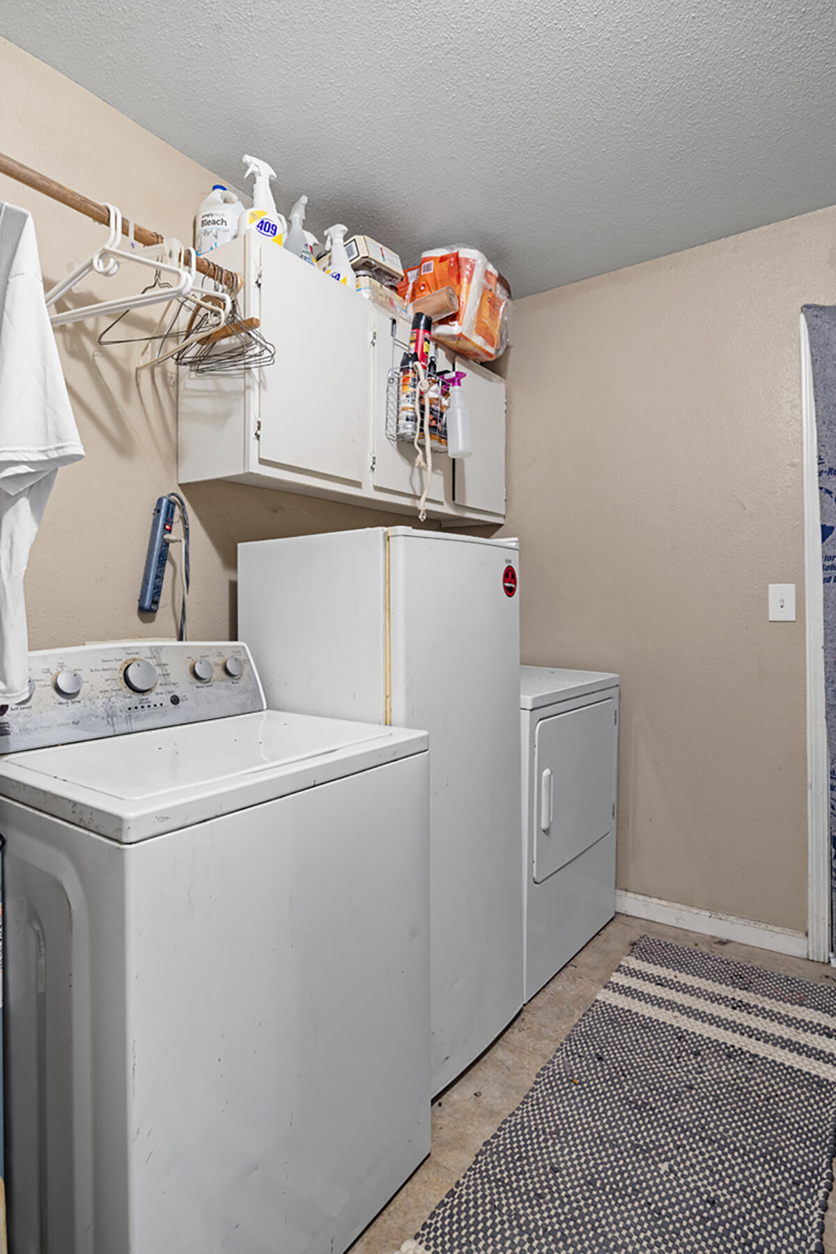 2721 E Goshen Ave, Visalia, CA 93292