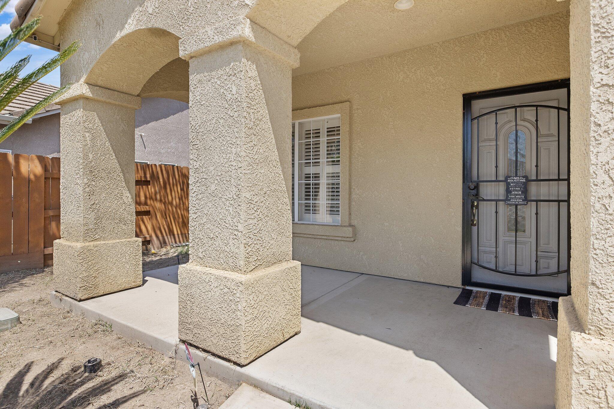 514 W Ashland Ct, Visalia, CA 93277