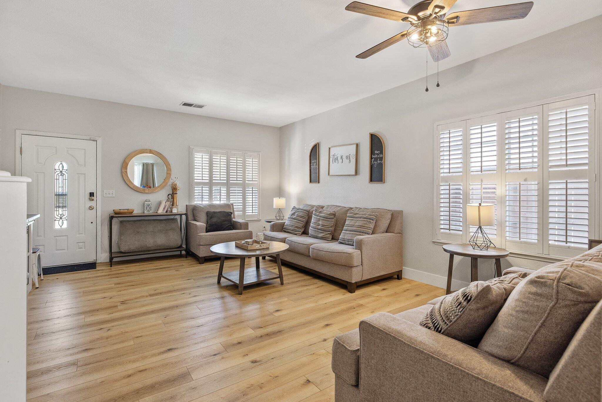 514 W Ashland Ct, Visalia, CA 93277