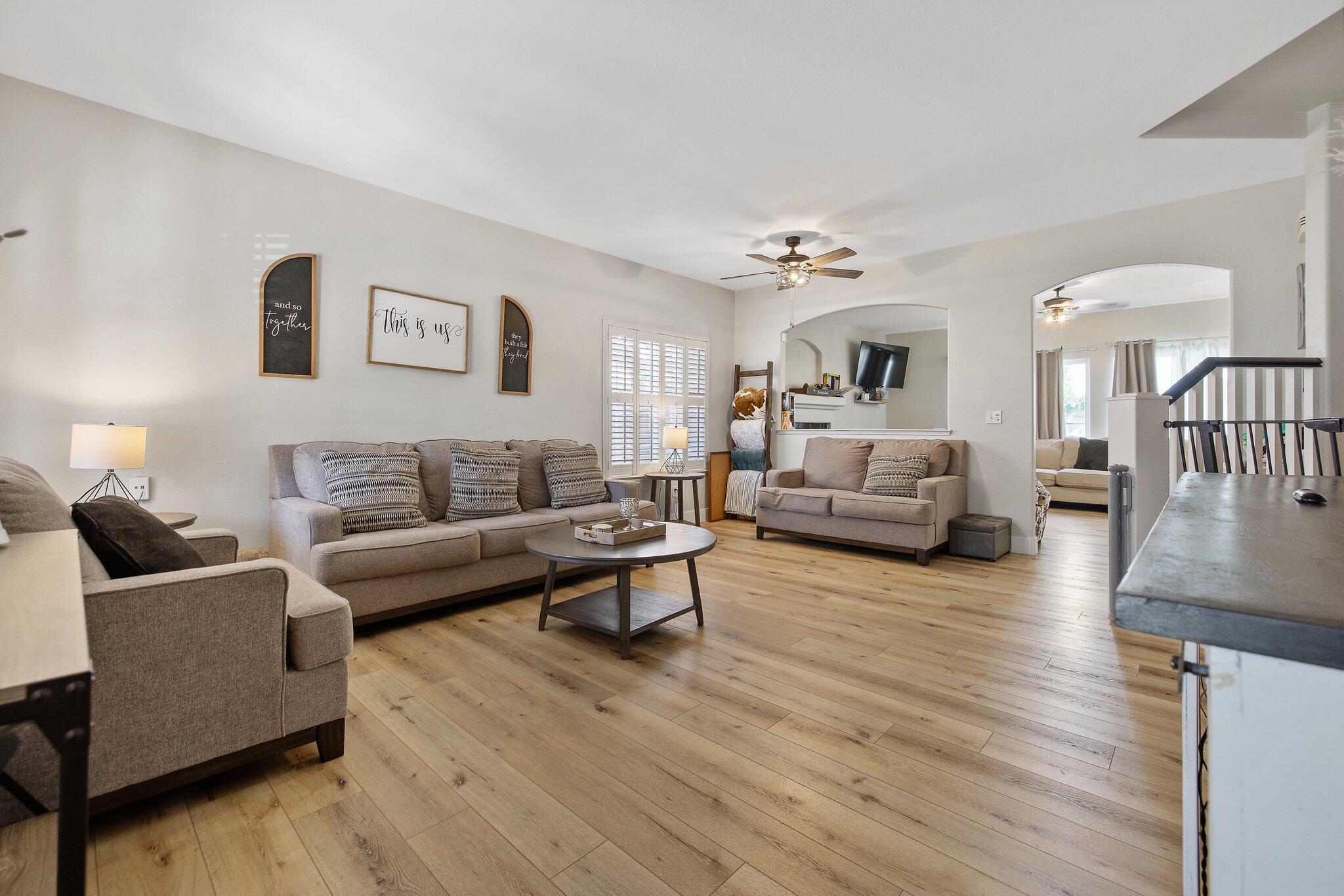 514 W Ashland Ct, Visalia, CA 93277