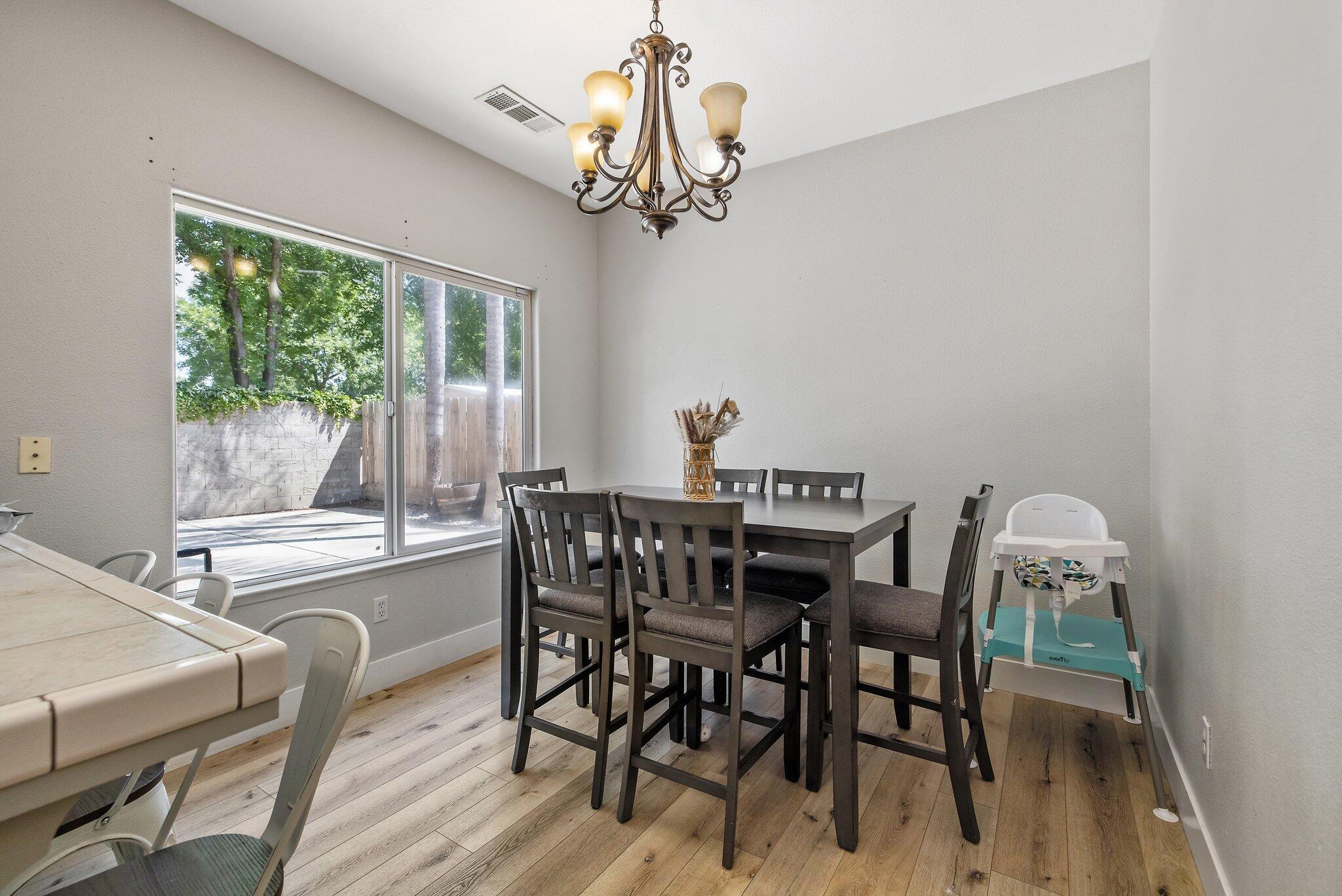 514 W Ashland Ct, Visalia, CA 93277