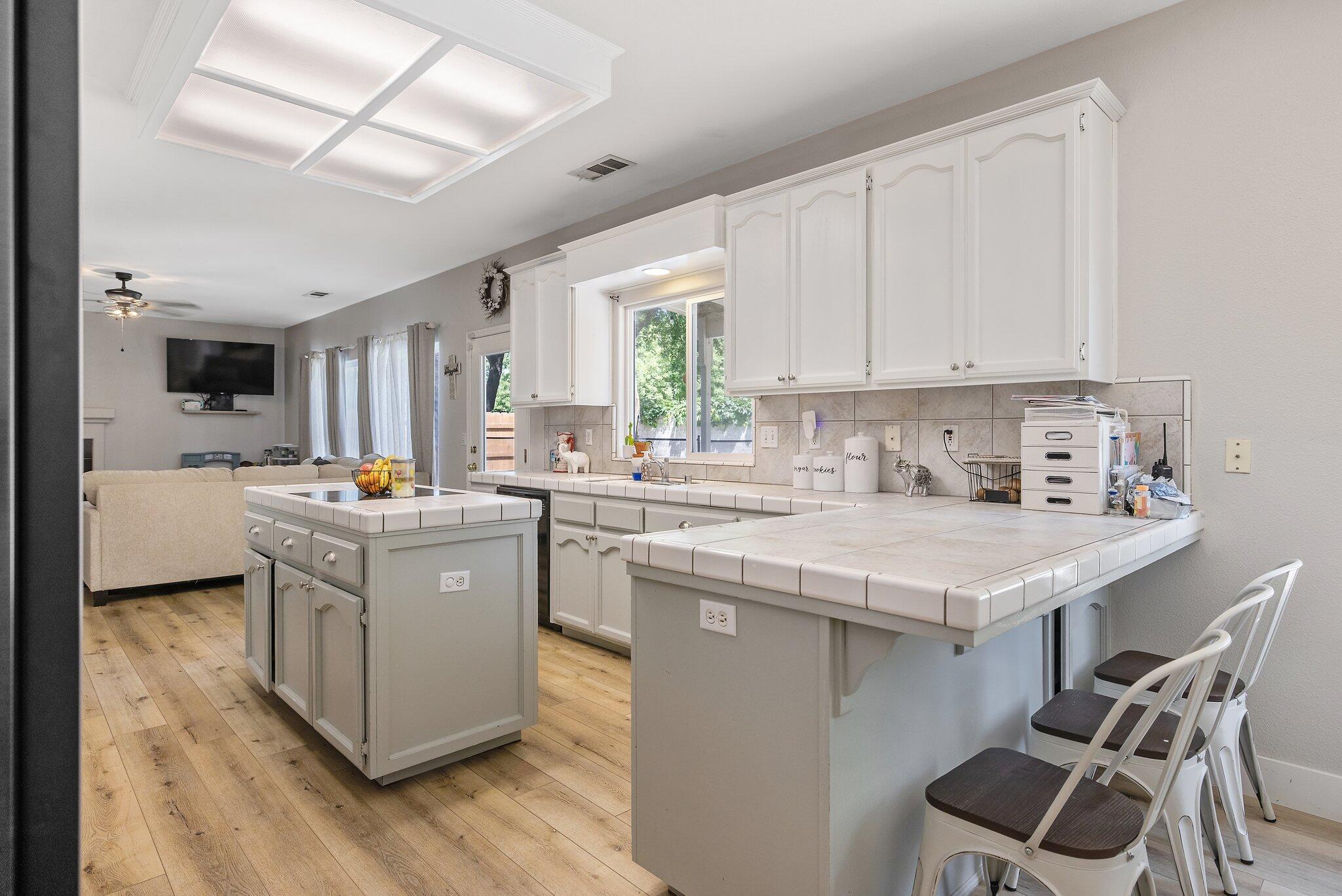 514 W Ashland Ct, Visalia, CA 93277