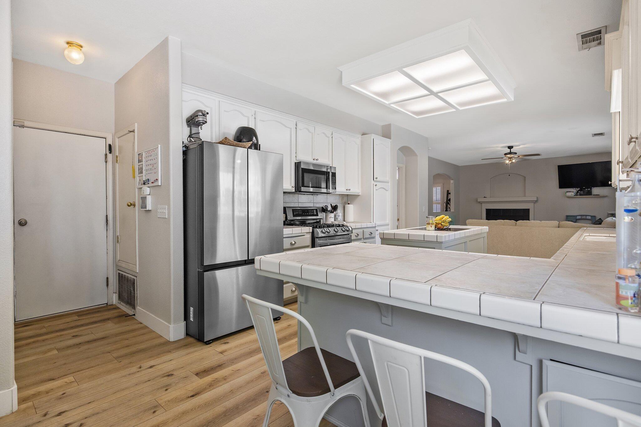 514 W Ashland Ct, Visalia, CA 93277