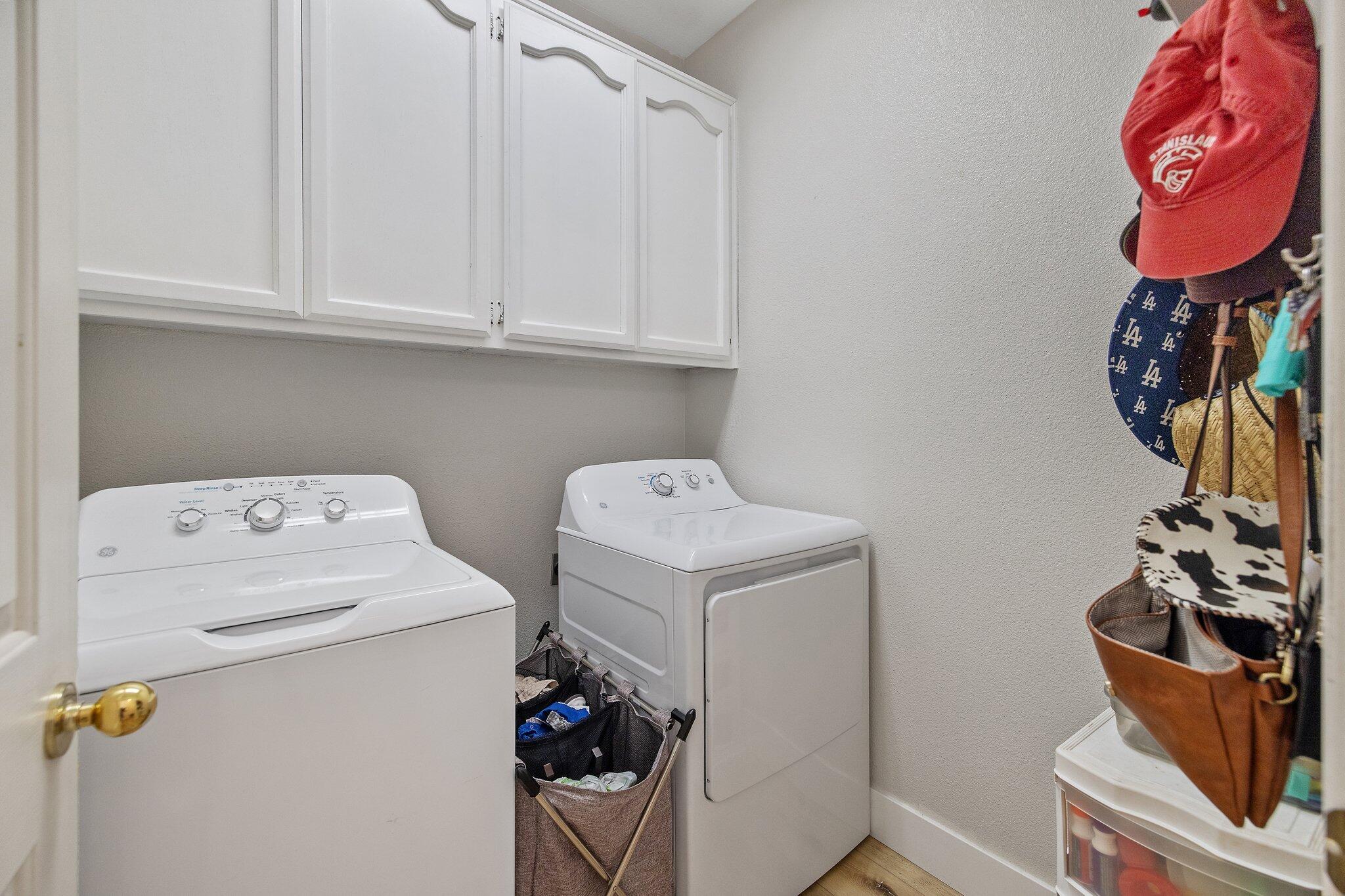 514 W Ashland Ct, Visalia, CA 93277