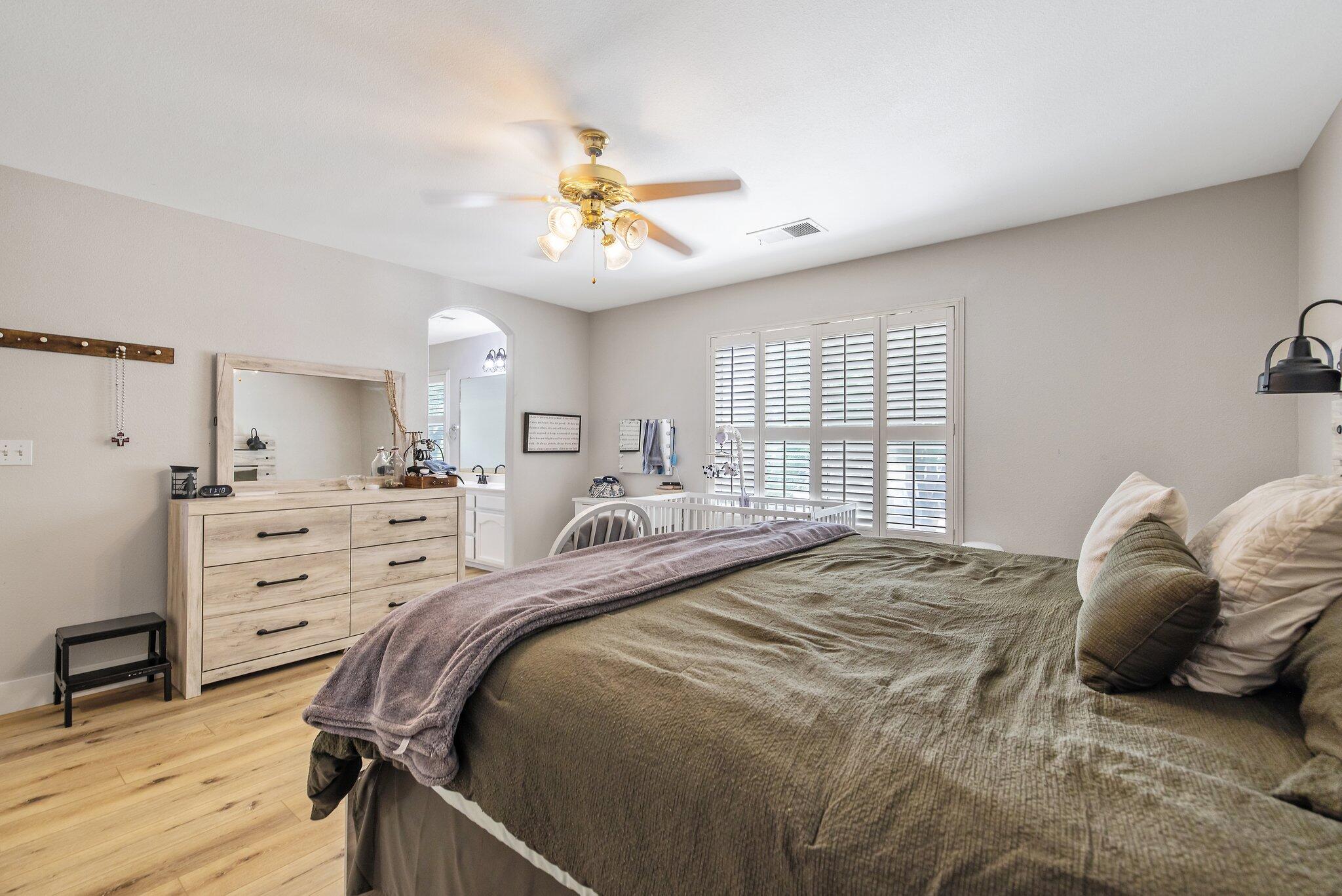 514 W Ashland Ct, Visalia, CA 93277