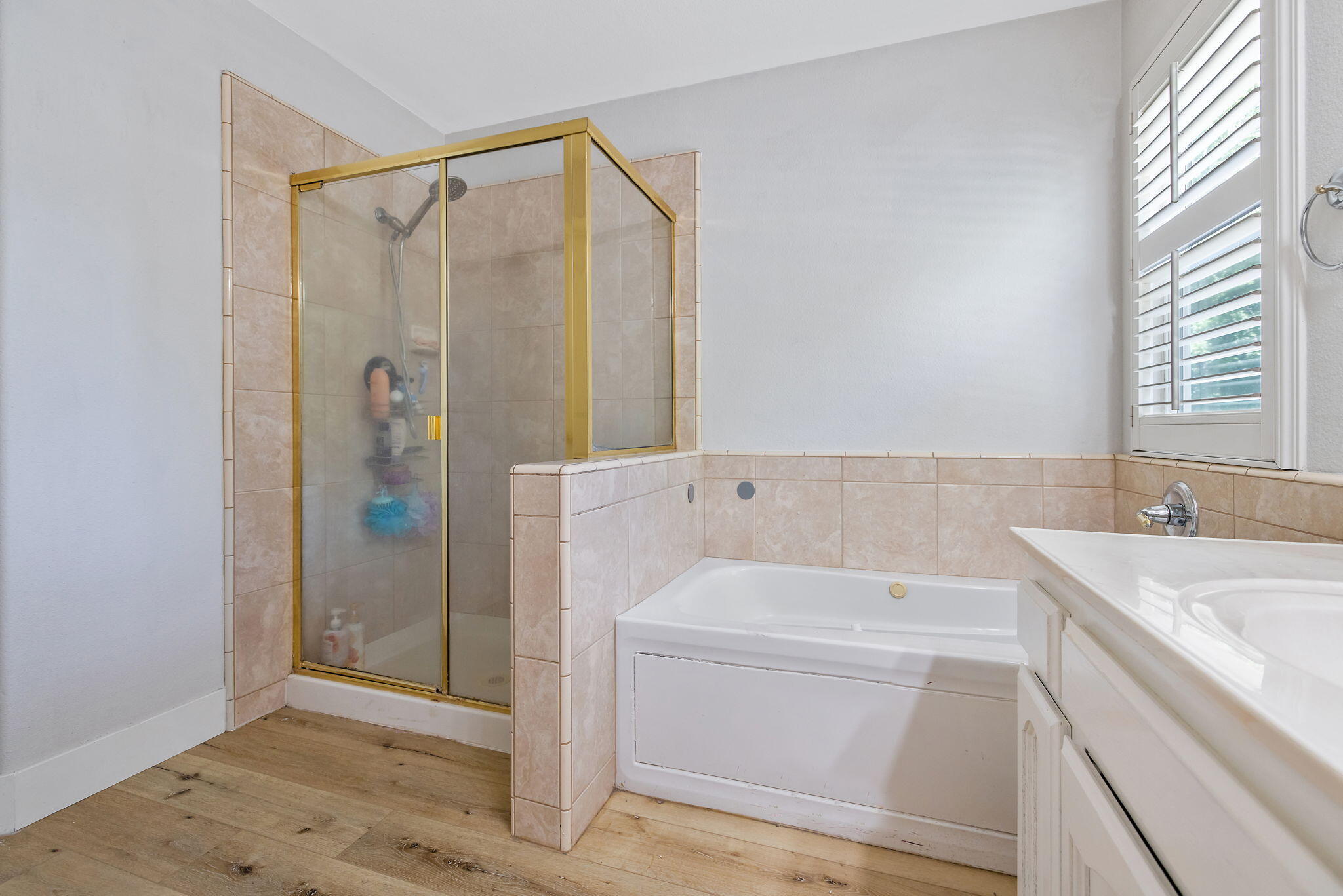 514 W Ashland Ct, Visalia, CA 93277