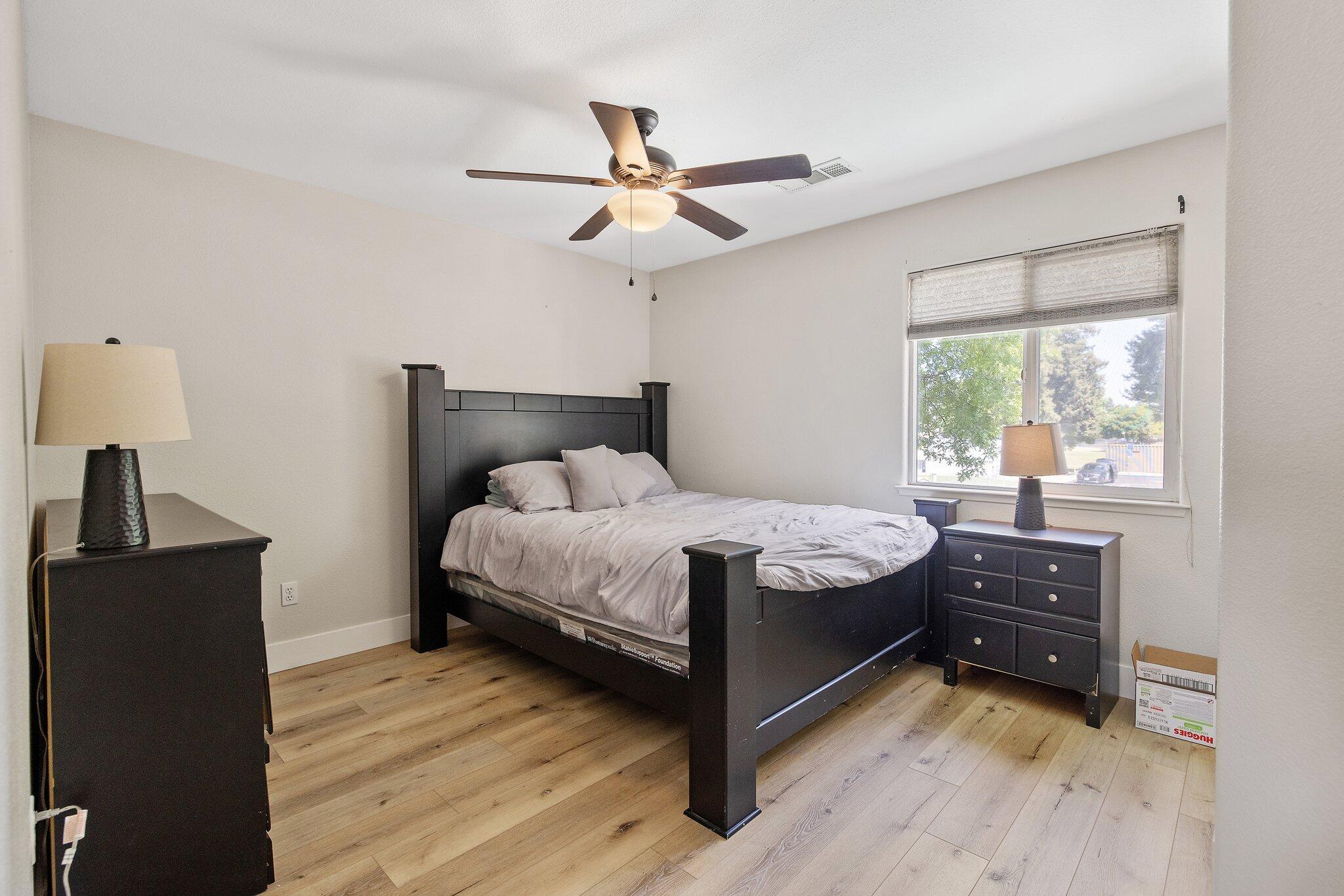 514 W Ashland Ct, Visalia, CA 93277