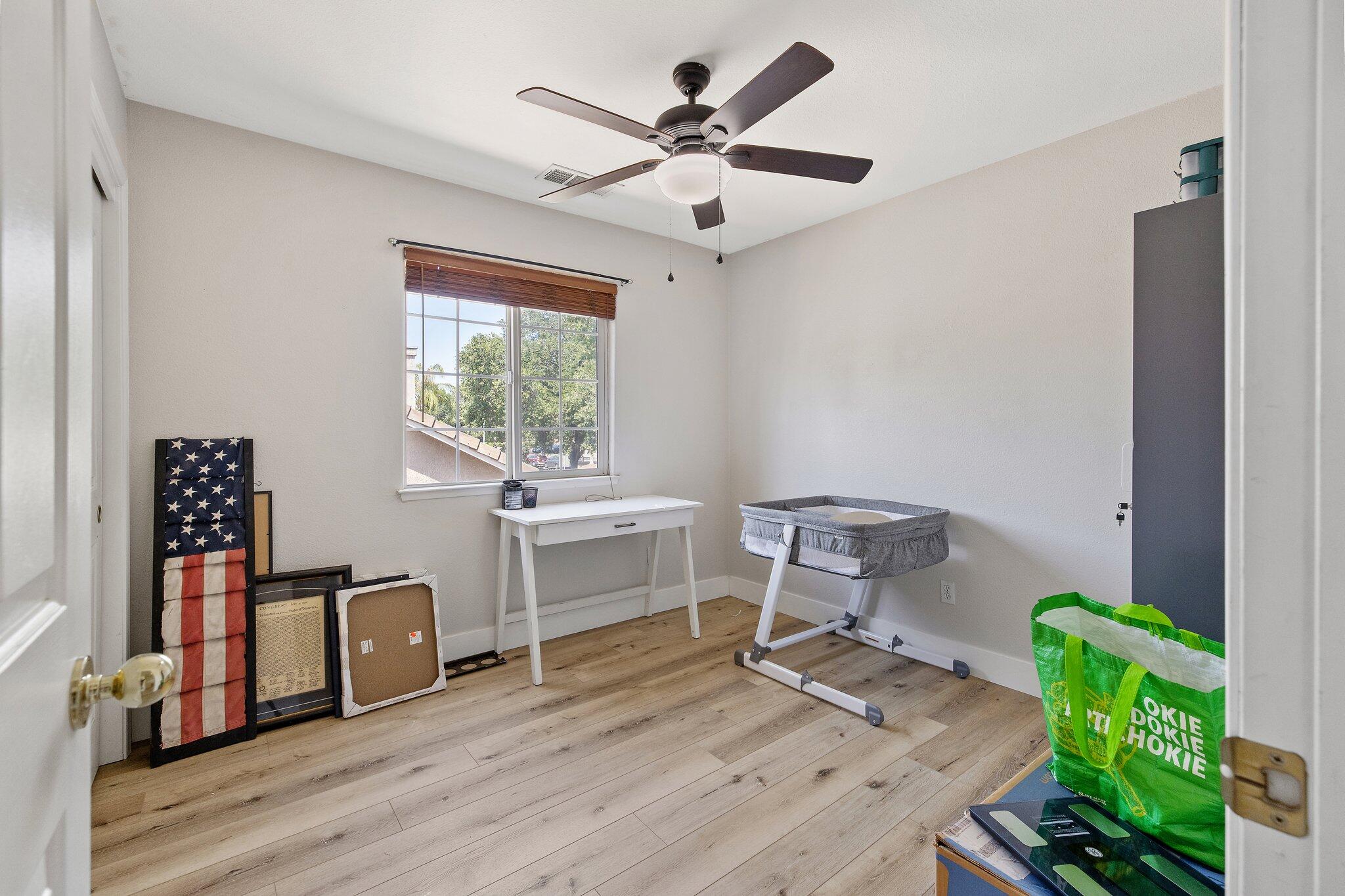 514 W Ashland Ct, Visalia, CA 93277