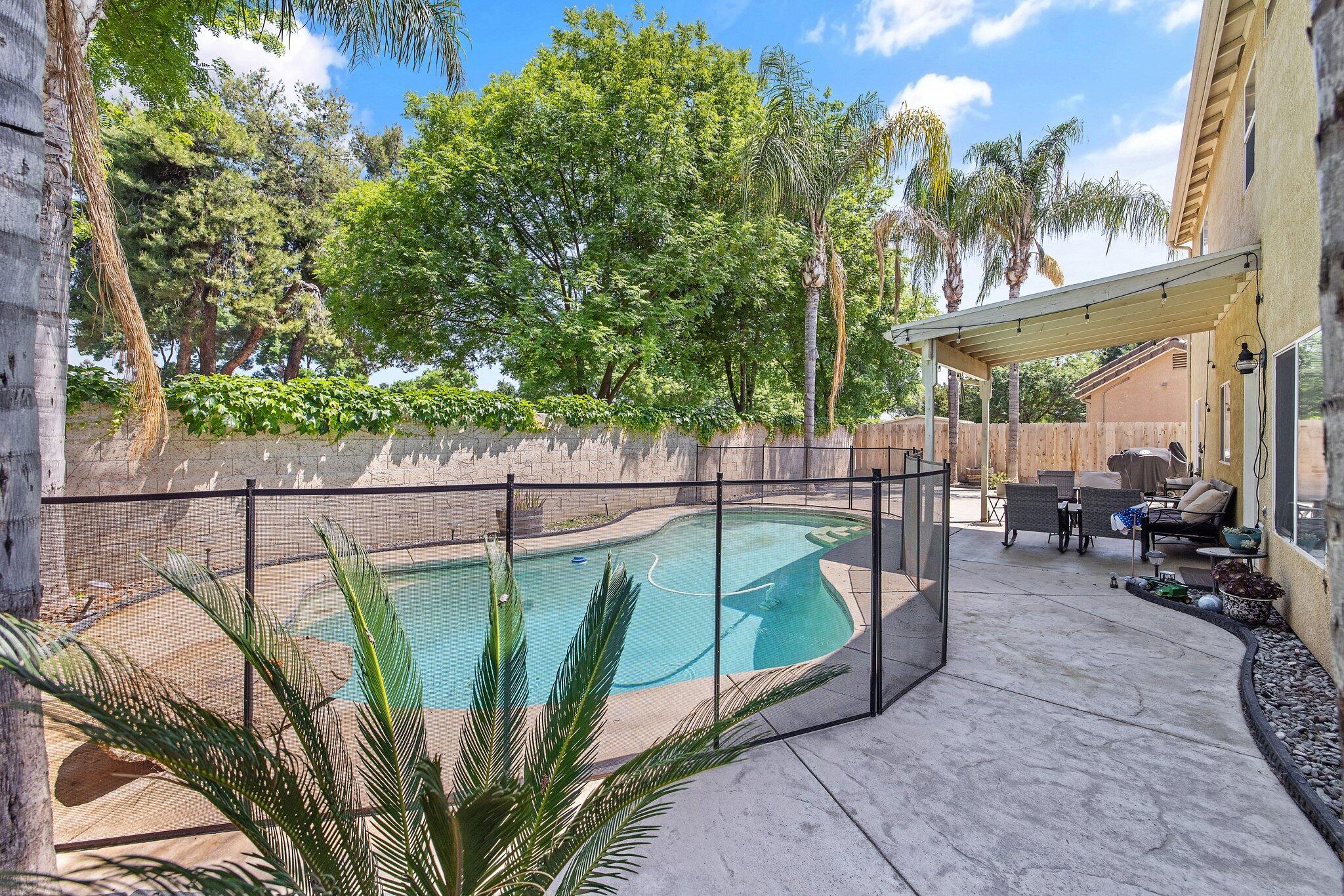 514 W Ashland Ct, Visalia, CA 93277